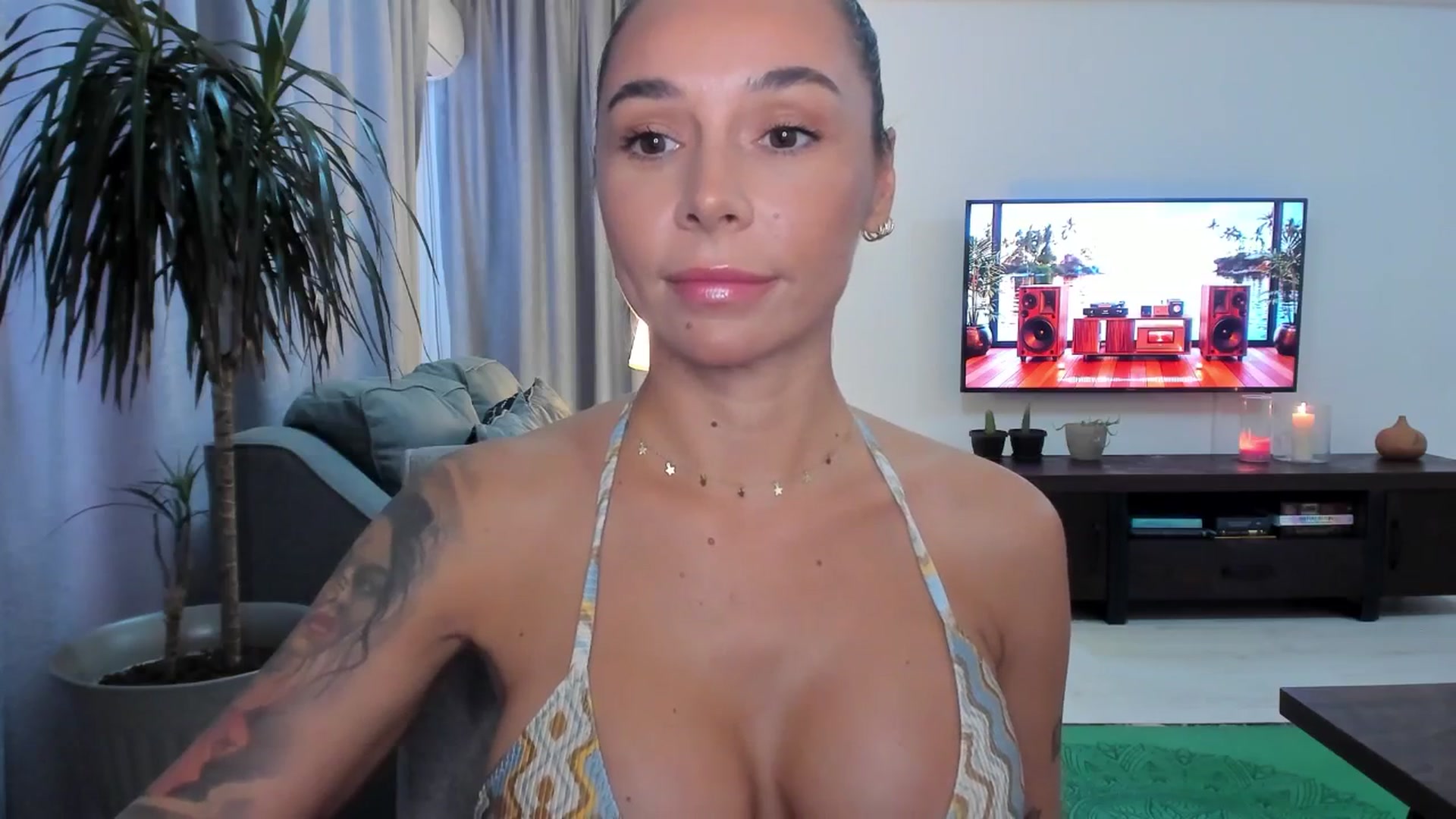 Gallery image thumbnail from beatricebae's myfreecams stream on, 08/01/2025, 14:18 image 14 of 20