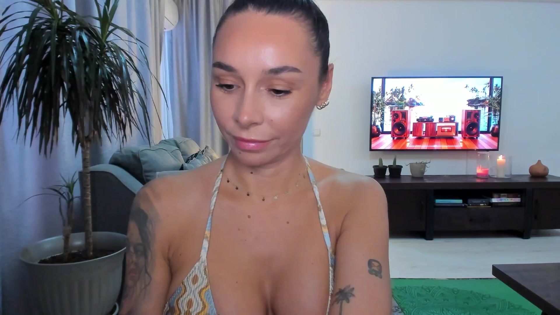 Gallery image thumbnail from beatricebae's myfreecams stream on, 08/01/2025, 14:18 image 12 of 20