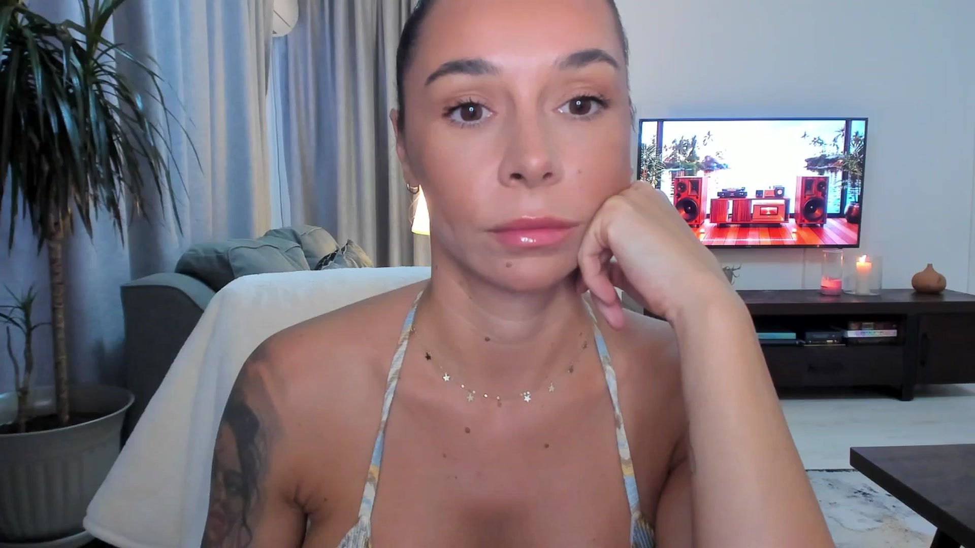 Gallery image thumbnail from beatricebae's myfreecams stream on, 08/01/2025, 16:15 image 10 of 20