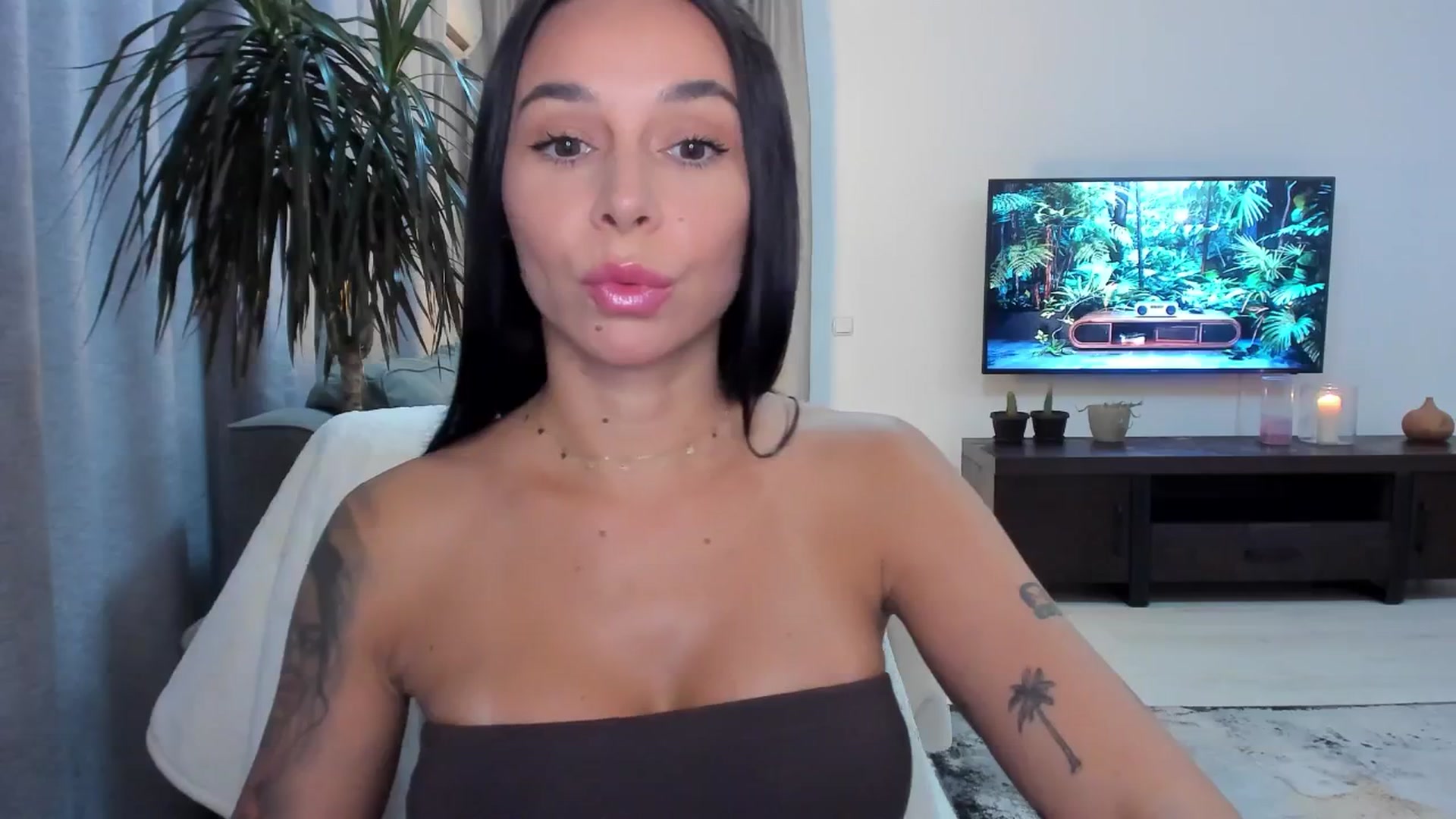 Gallery image thumbnail from beatricebae's myfreecams stream on, 08/02/2025, 18:18 image 19 of 20