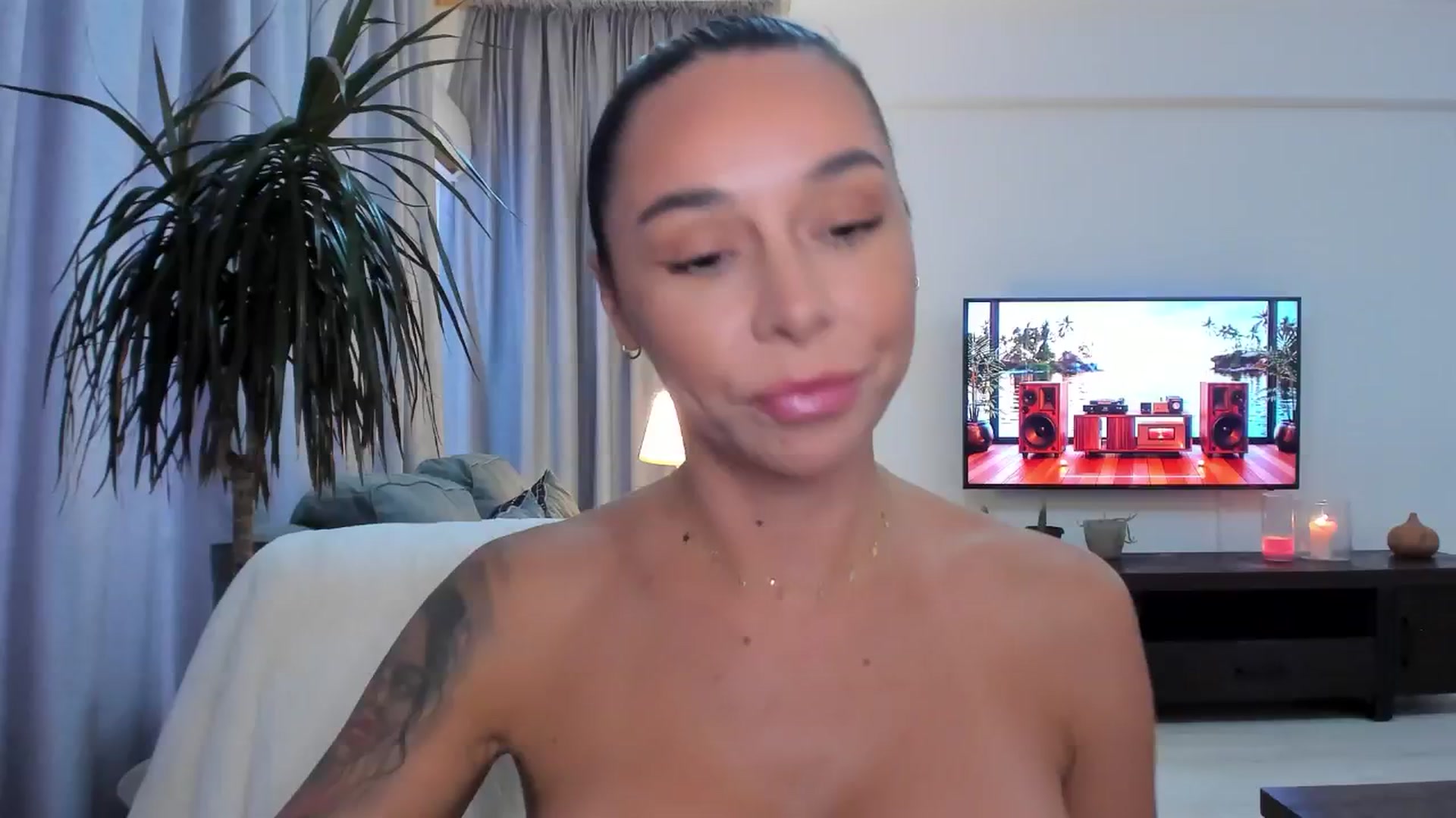 Gallery image thumbnail from beatricebae's myfreecams stream on, 08/08/2025, 13:40 image 17 of 20