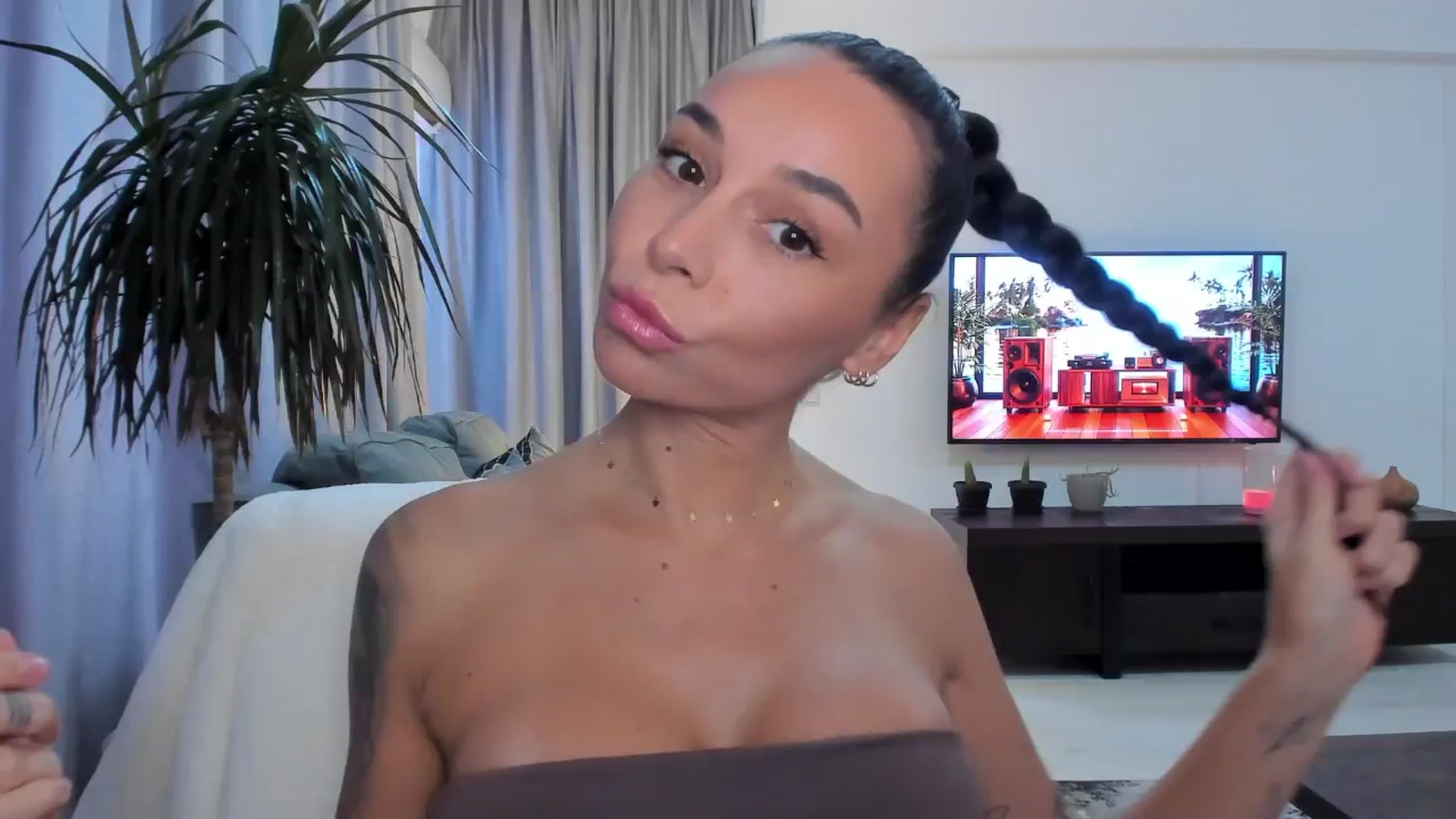 Gallery image thumbnail from beatricebae's myfreecams stream on, 08/08/2025, 13:40 image 18 of 20