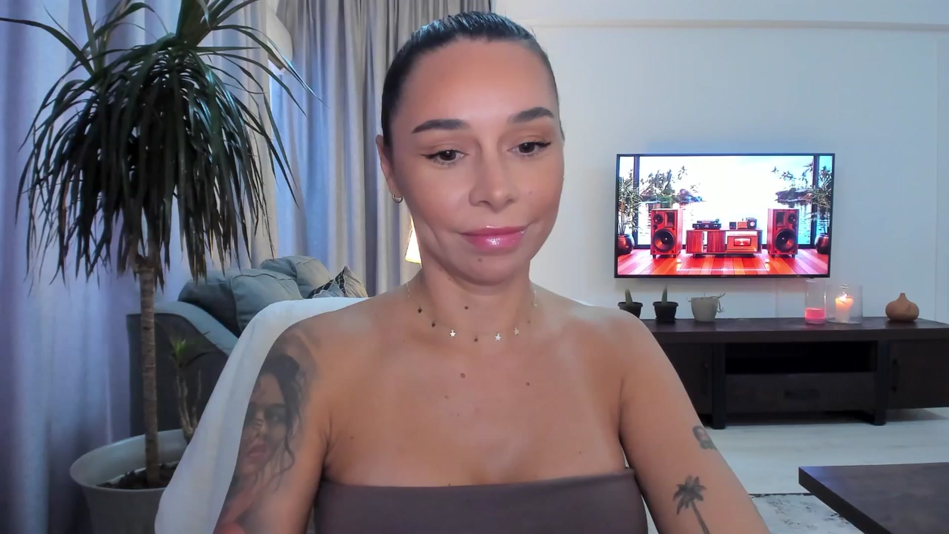 Gallery image thumbnail from beatricebae's myfreecams stream on, 08/08/2025, 13:40 image 10 of 20