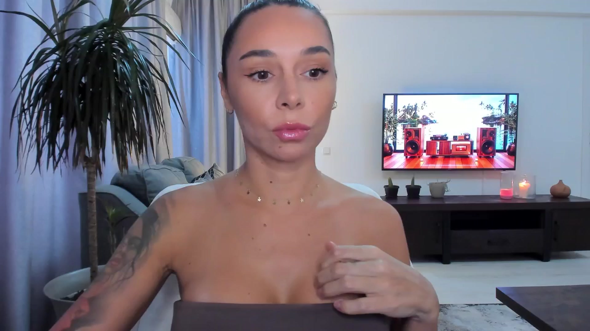 Gallery image thumbnail from beatricebae's myfreecams stream on, 08/08/2025, 13:40 image 3 of 20