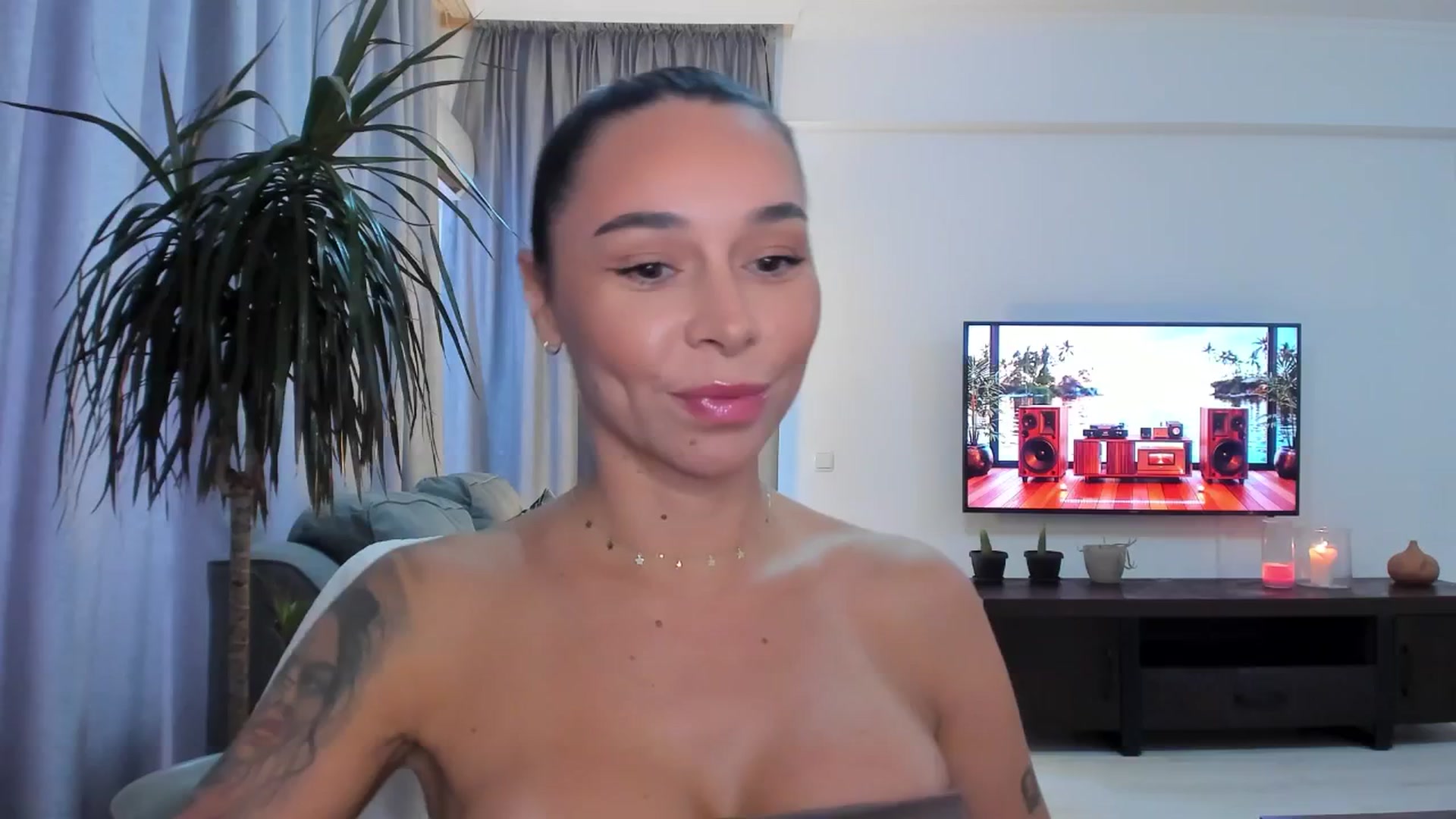 Gallery image thumbnail from beatricebae's myfreecams stream on, 08/08/2025, 13:40 image 14 of 20