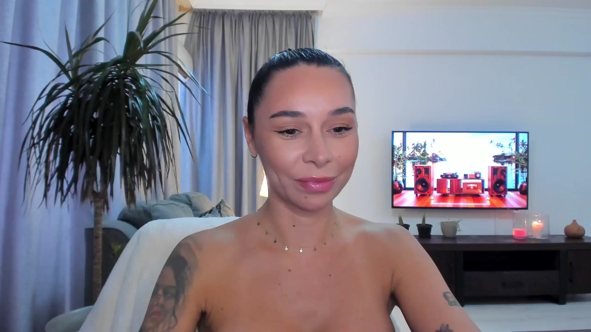 Gallery image thumbnail from beatricebae's myfreecams stream on, 08/08/2025, 13:40 image 15 of 20
