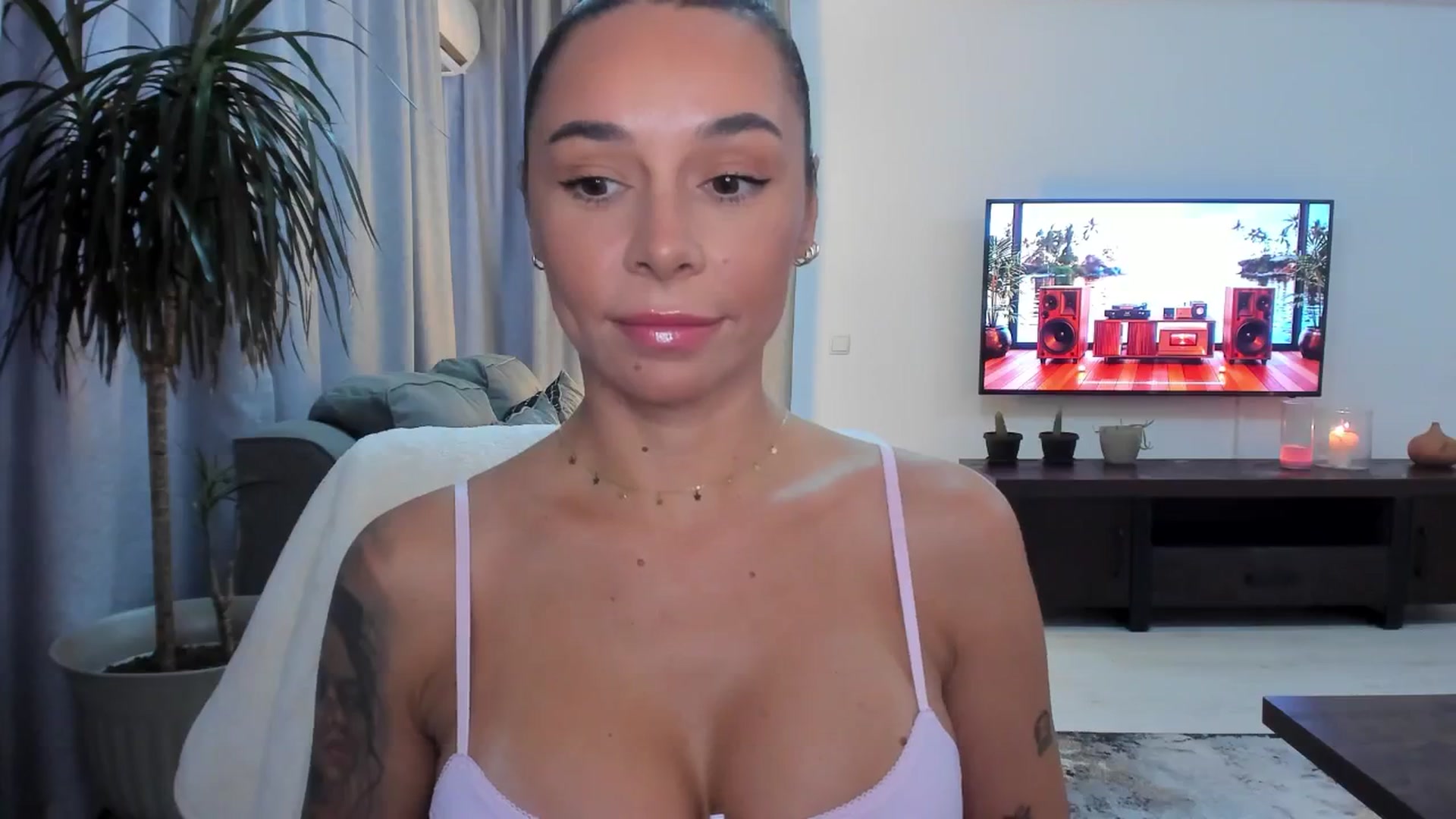 Gallery image thumbnail from beatricebae's myfreecams stream on, 08/08/2025, 16:23 image 19 of 20