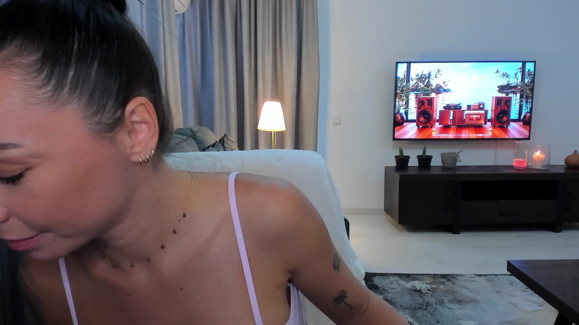 Gallery image thumbnail from beatricebae's myfreecams stream on, 08/08/2025, 16:23 image 14 of 20