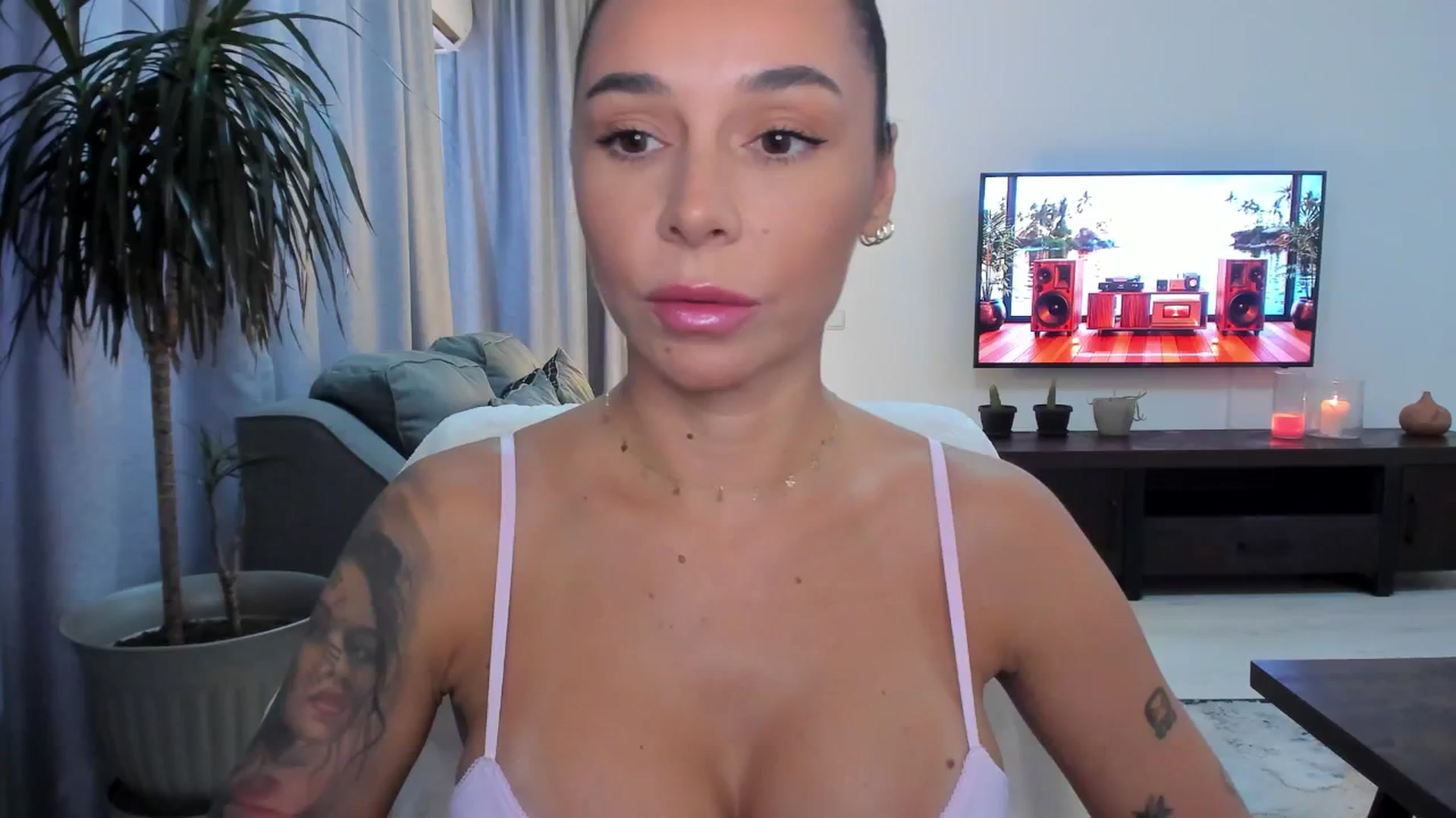 Gallery image thumbnail from beatricebae's myfreecams stream on, 08/08/2025, 16:23 image 5 of 20