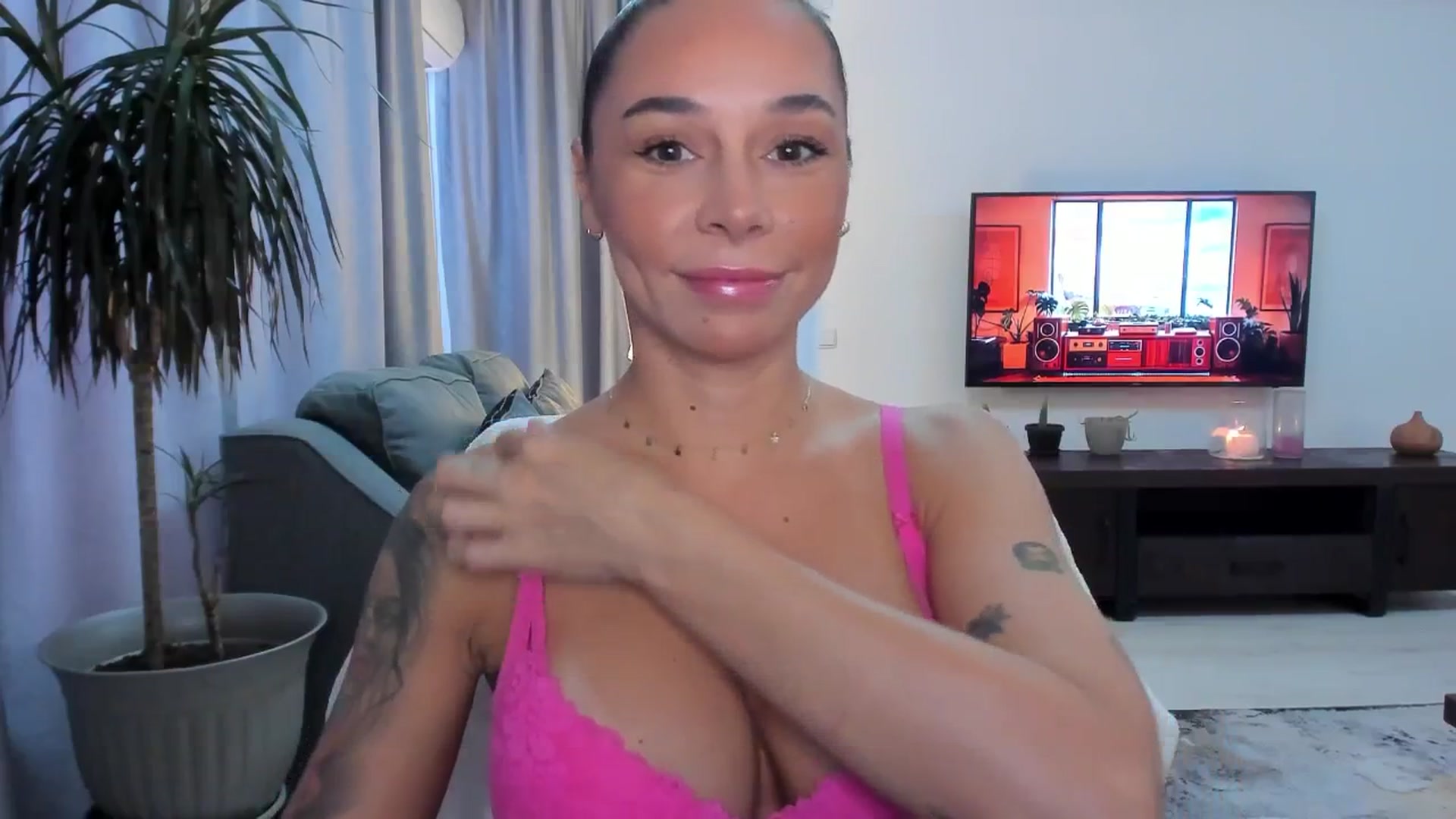 Gallery image thumbnail from beatricebae's myfreecams stream on, 08/10/2025, 14:18 image 4 of 20