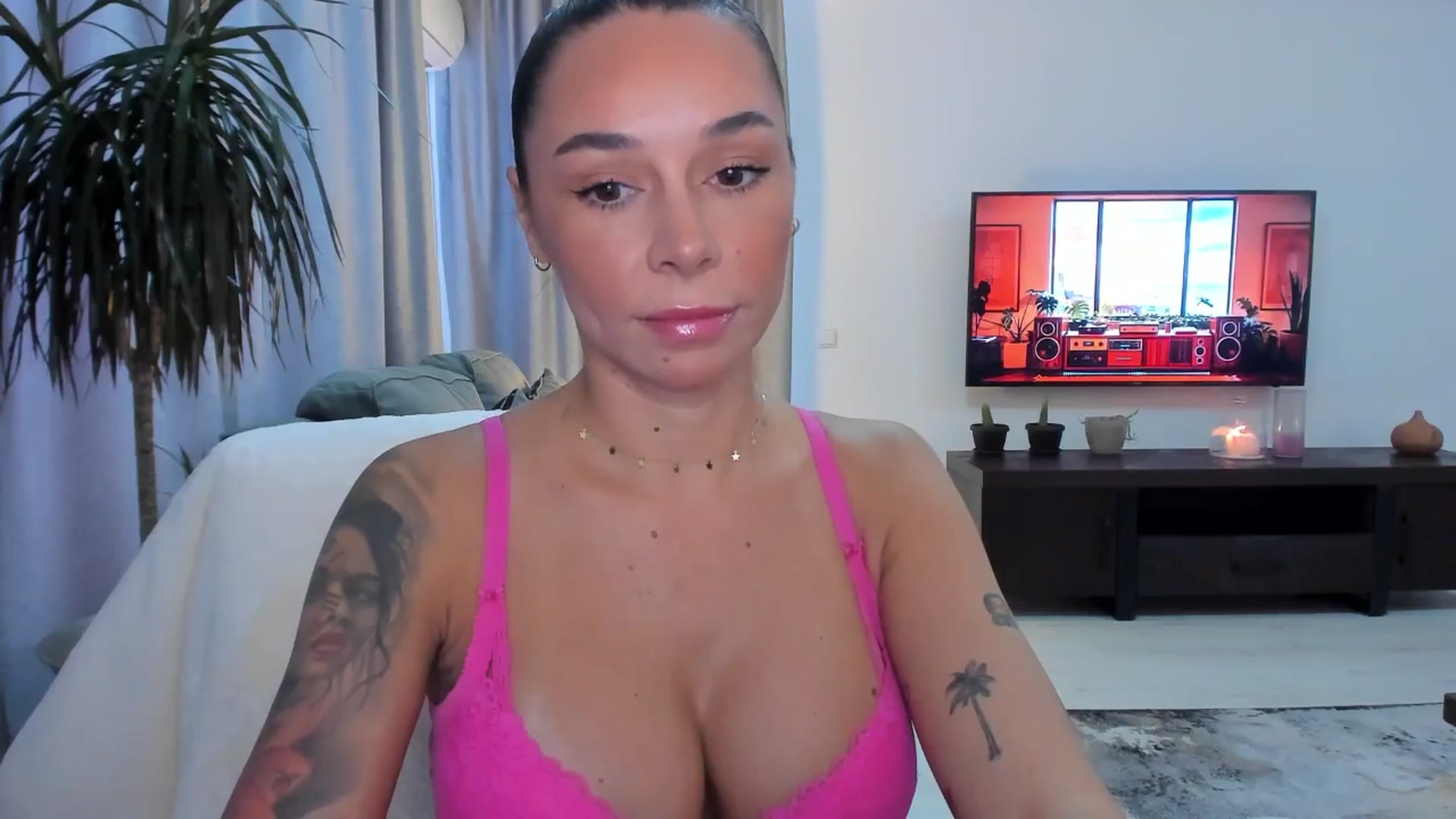 Gallery image thumbnail from beatricebae's myfreecams stream on, 08/10/2025, 14:18 image 10 of 20