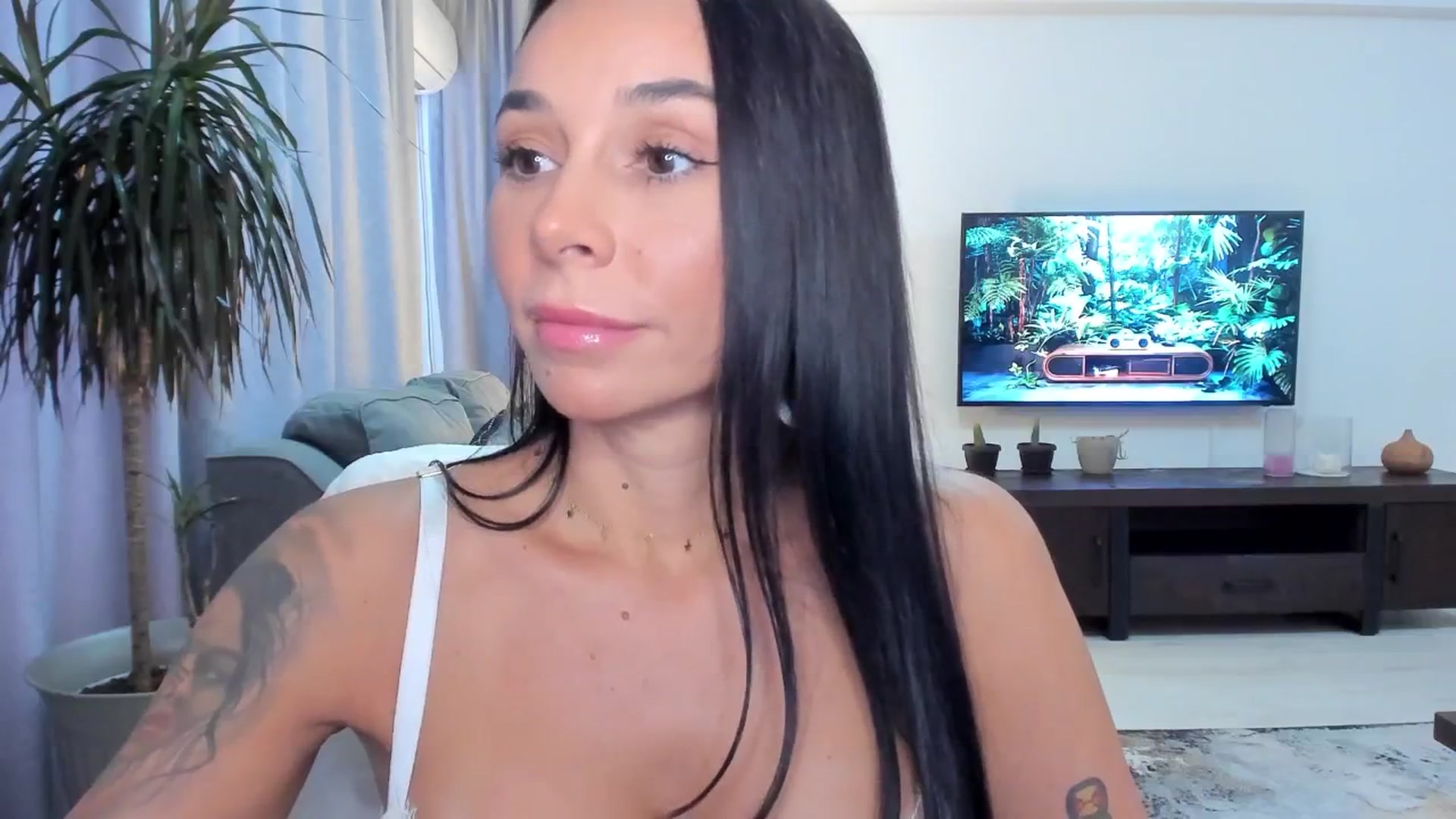 Gallery image thumbnail from beatricebae's myfreecams stream on, 08/11/2025, 16:01 image 9 of 20