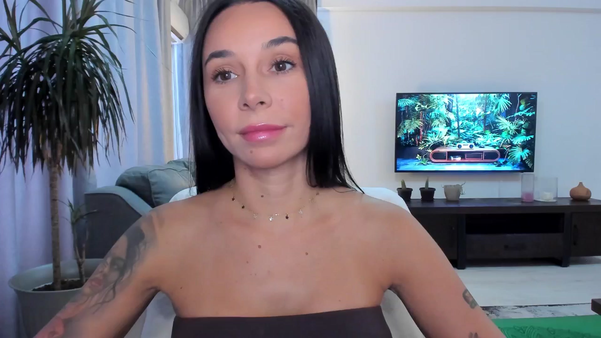 Gallery image thumbnail from beatricebae's myfreecams stream on, 08/11/2025, 16:01 image 1 of 20
