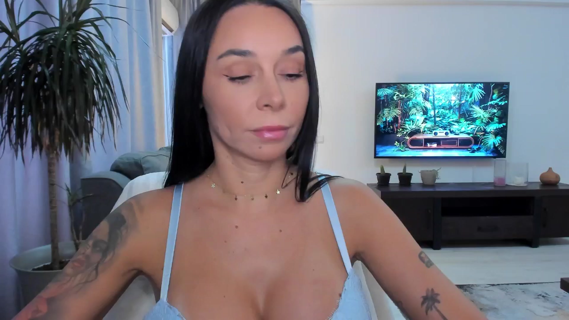Gallery image thumbnail from beatricebae's myfreecams stream on, 08/11/2025, 16:01 image 5 of 20