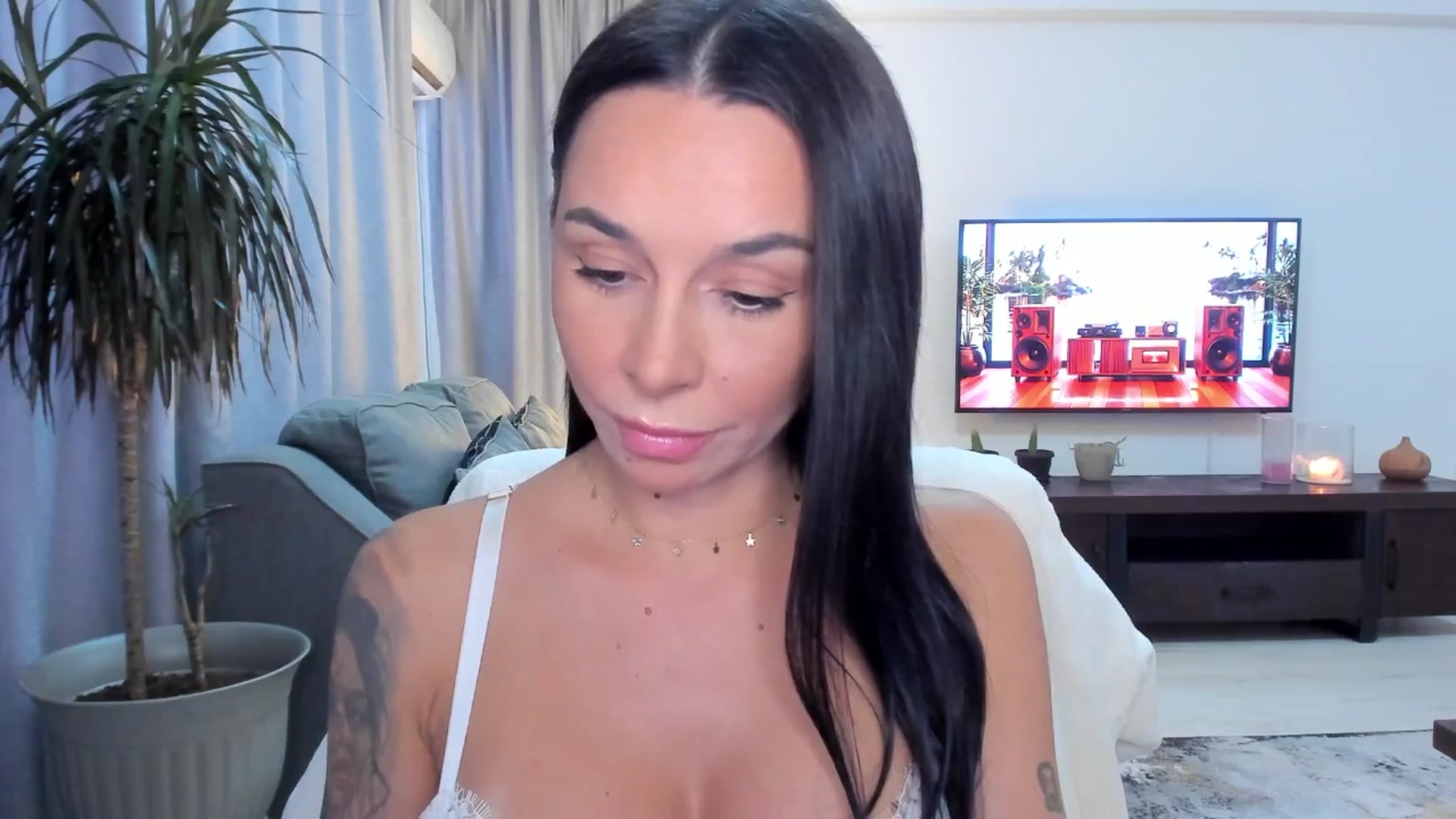 Gallery image thumbnail from beatricebae's myfreecams stream on, 08/11/2025, 16:01 image 17 of 20