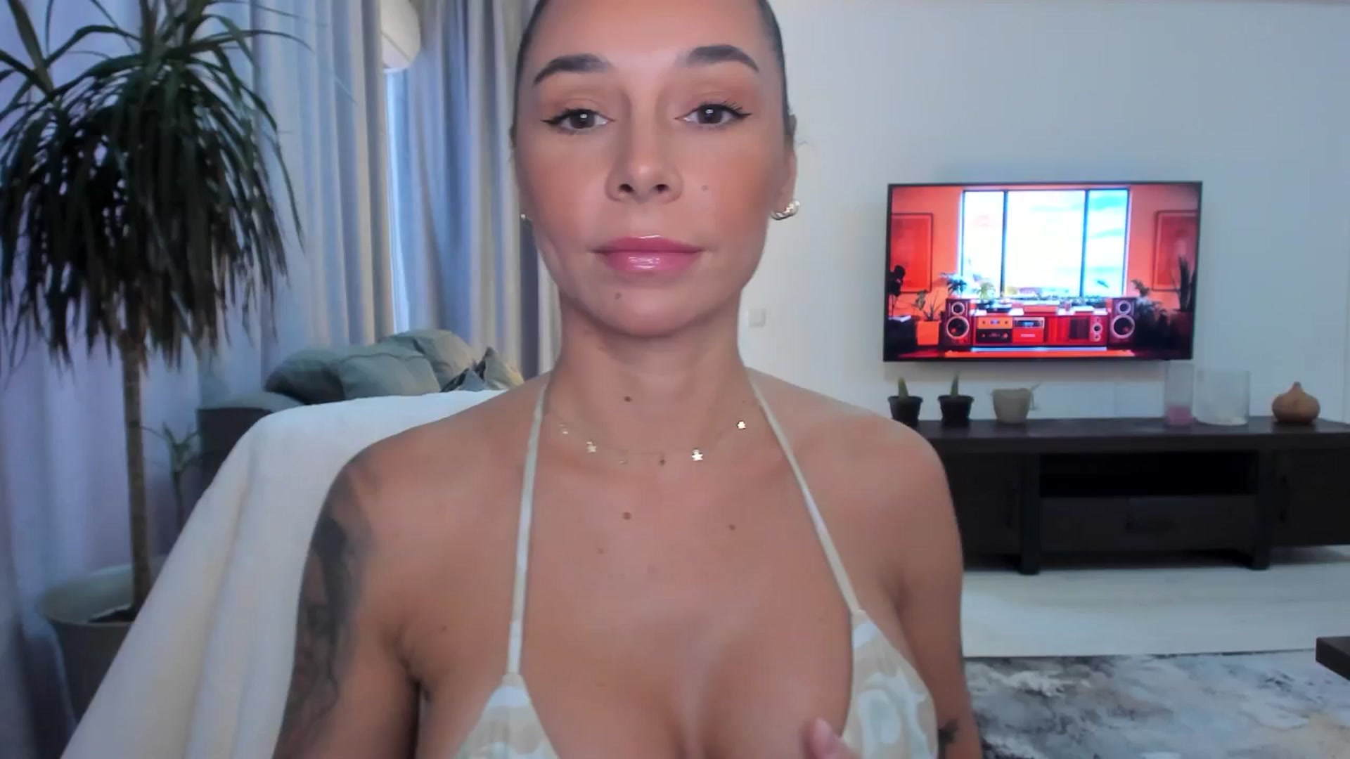 Gallery image thumbnail from beatricebae's myfreecams stream on, 08/12/2025, 14:13 image 10 of 20