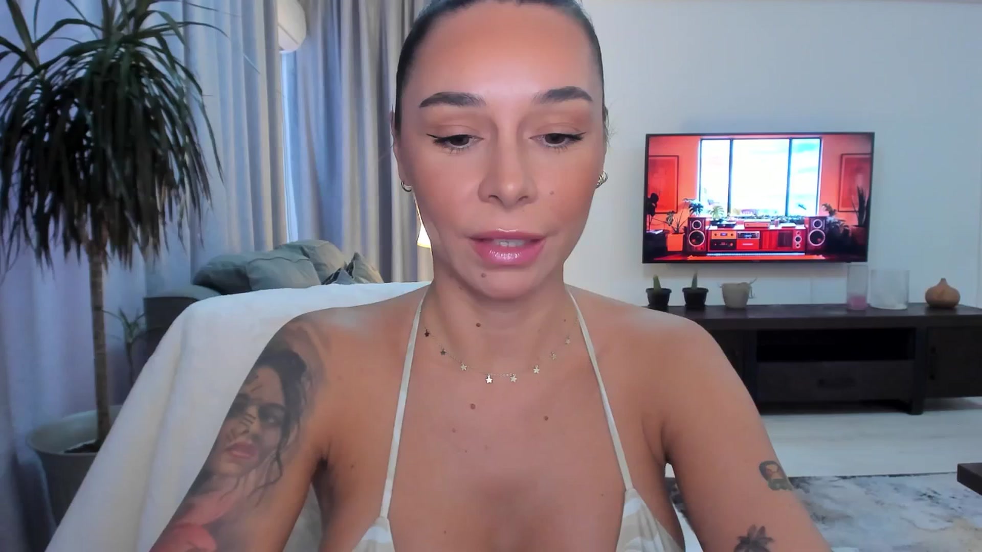 Gallery image thumbnail from beatricebae's myfreecams stream on, 08/12/2025, 14:13 image 19 of 20