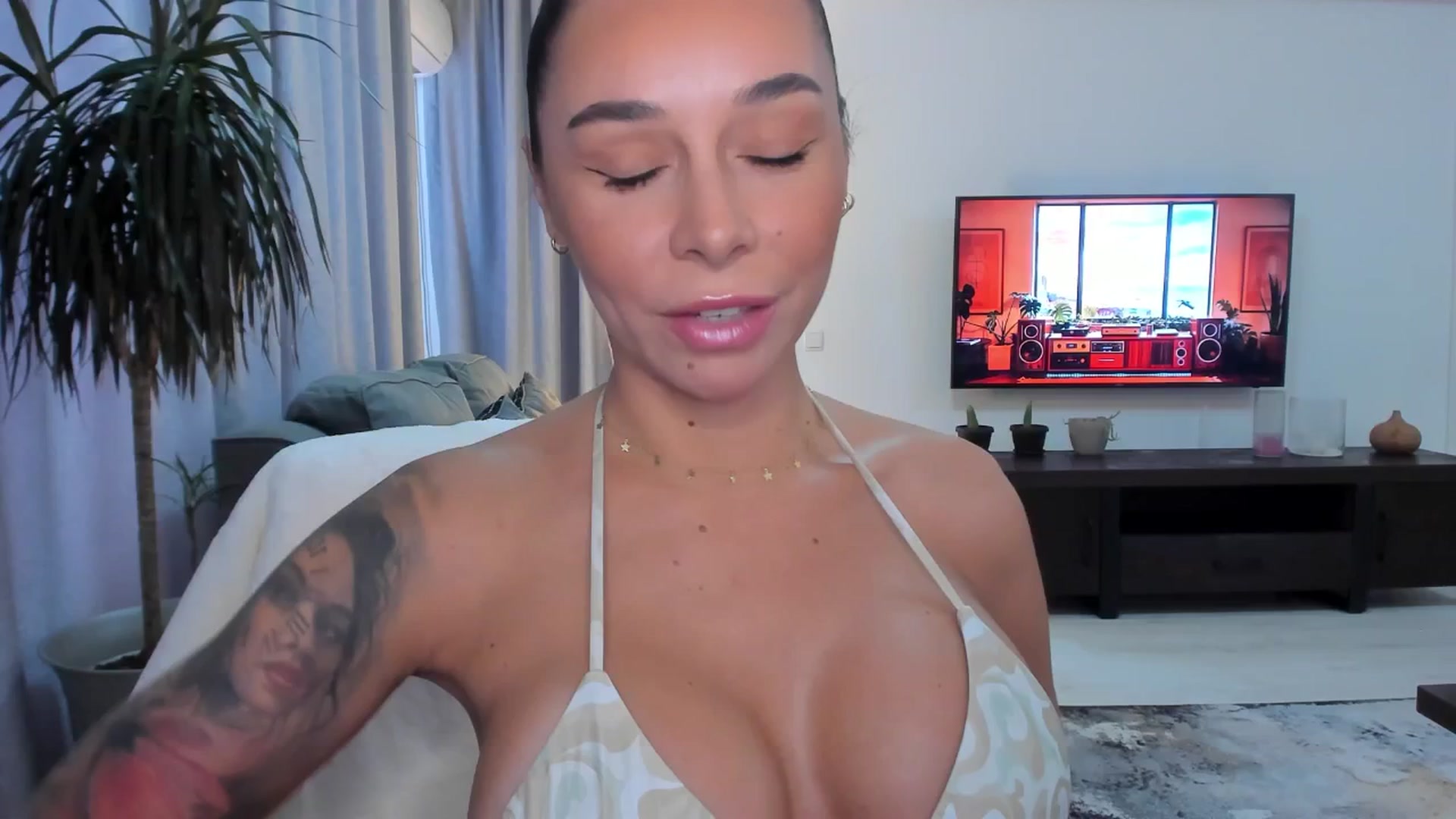 Gallery image thumbnail from beatricebae's myfreecams stream on, 08/12/2025, 14:13 image 13 of 20