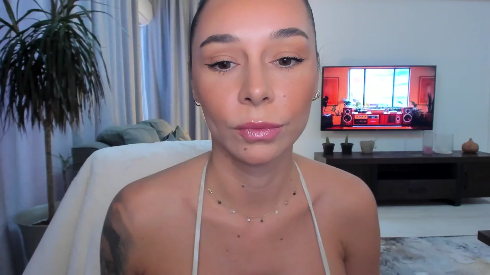 Gallery image thumbnail from beatricebae's myfreecams stream on, 08/12/2025, 14:13 image 15 of 20