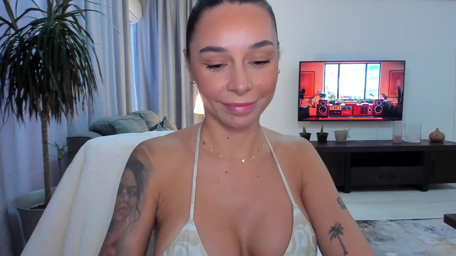 Gallery image thumbnail from beatricebae's myfreecams stream on, 08/12/2025, 14:13 image 16 of 20