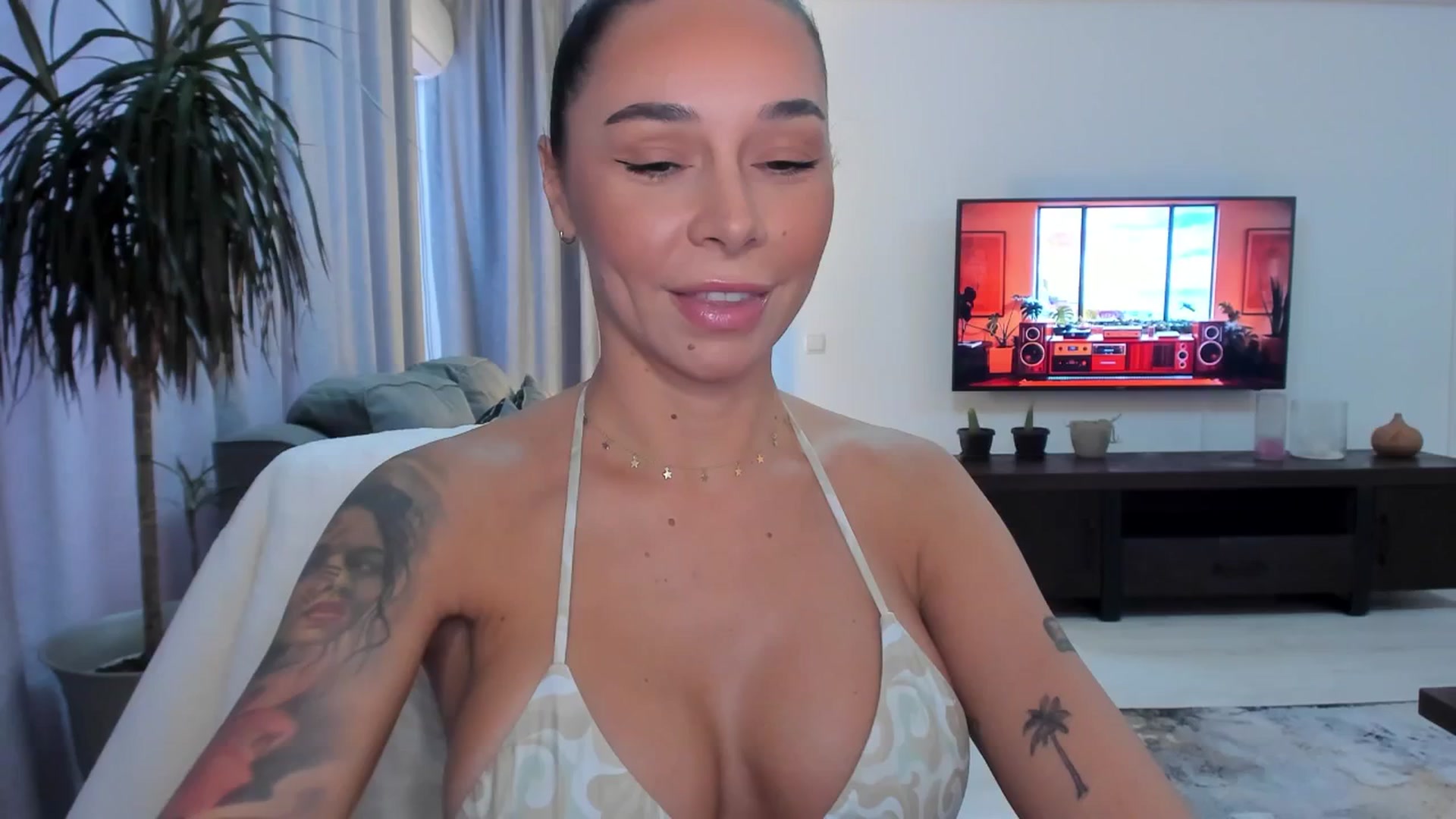 Gallery image thumbnail from beatricebae's myfreecams stream on, 08/12/2025, 14:13 image 5 of 20