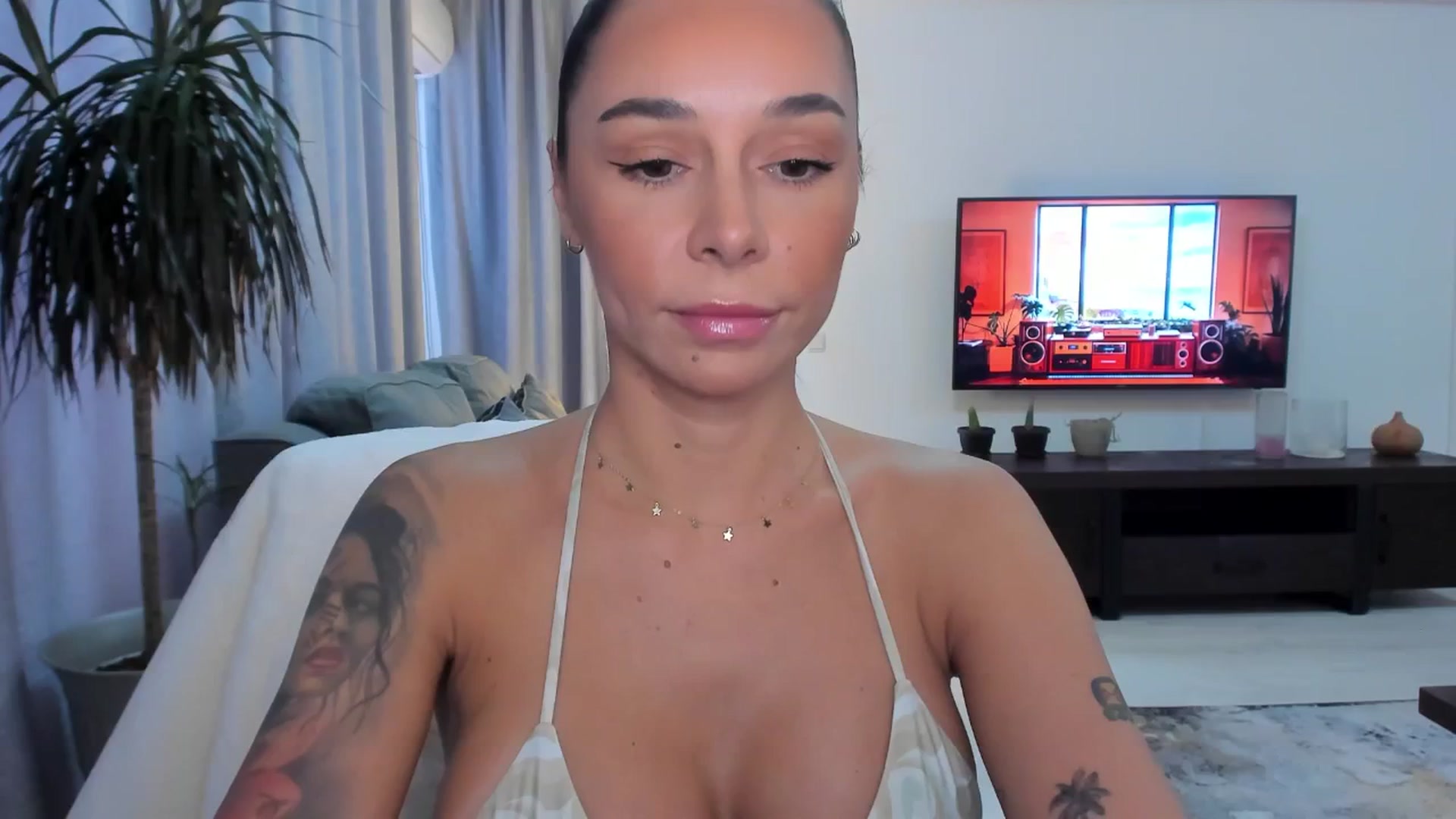 Gallery image thumbnail from beatricebae's myfreecams stream on, 08/12/2025, 14:13 image 14 of 20