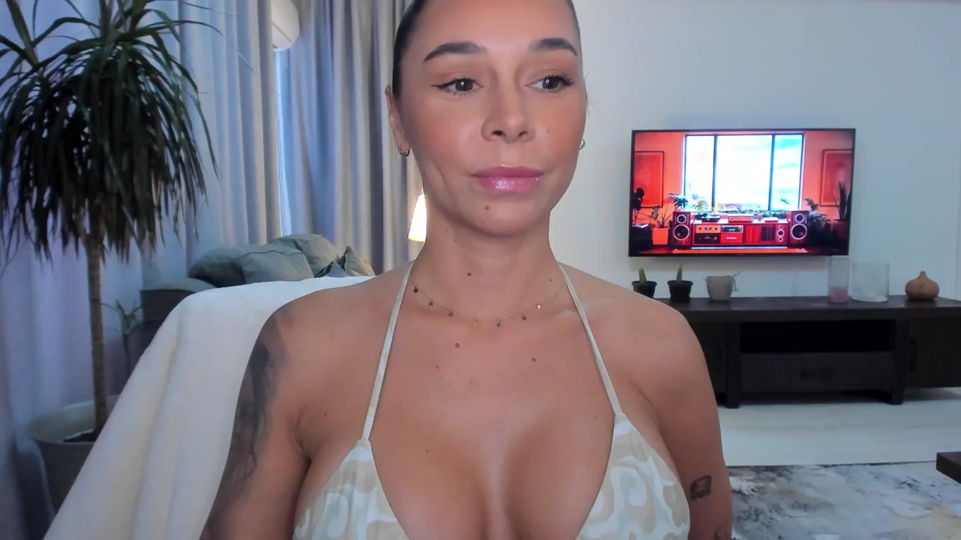 Gallery image thumbnail from beatricebae's myfreecams stream on, 08/12/2025, 14:13 image 17 of 20