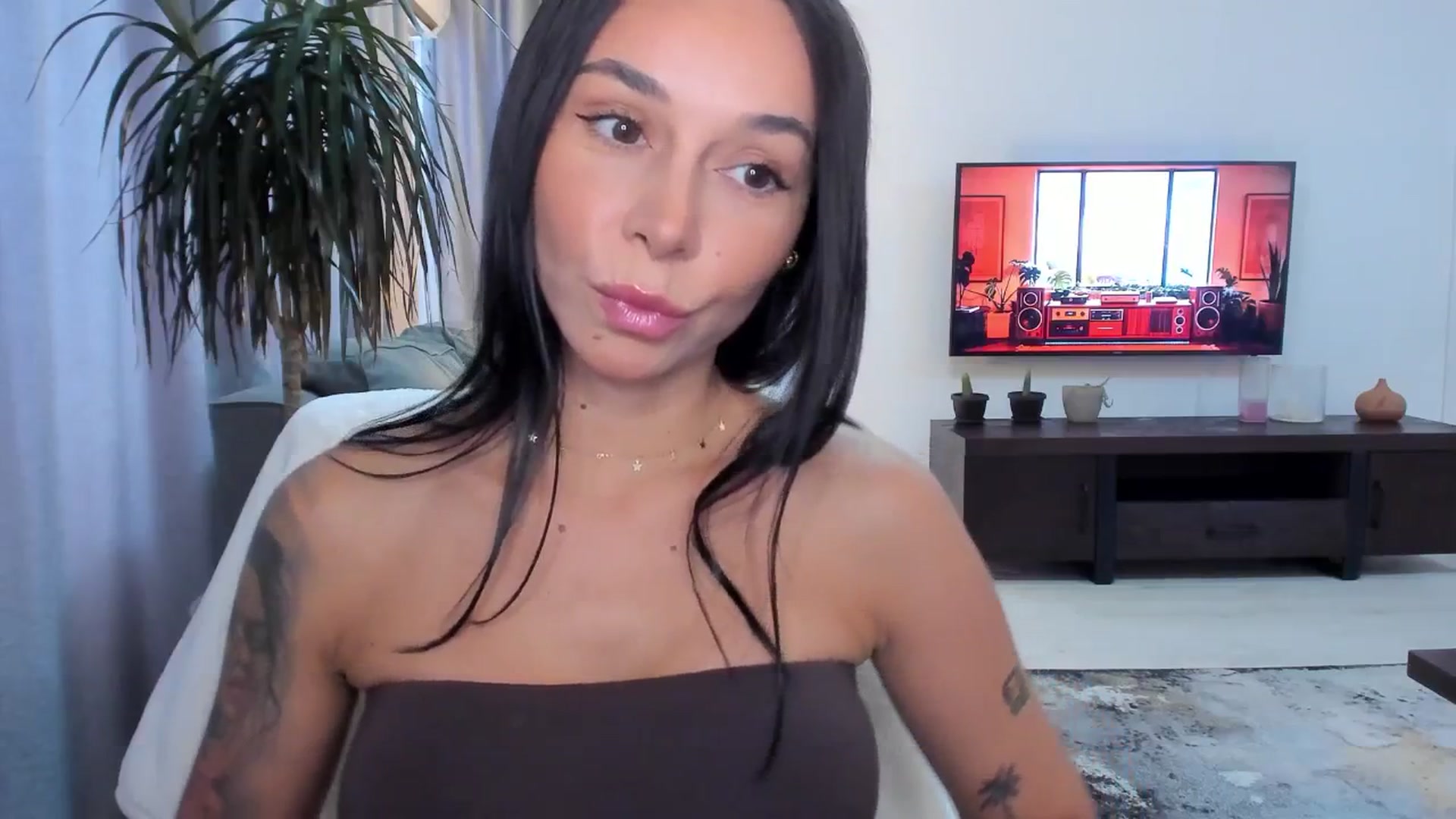 Gallery image thumbnail from beatricebae's myfreecams stream on, 08/13/2025, 14:46 image 6 of 20