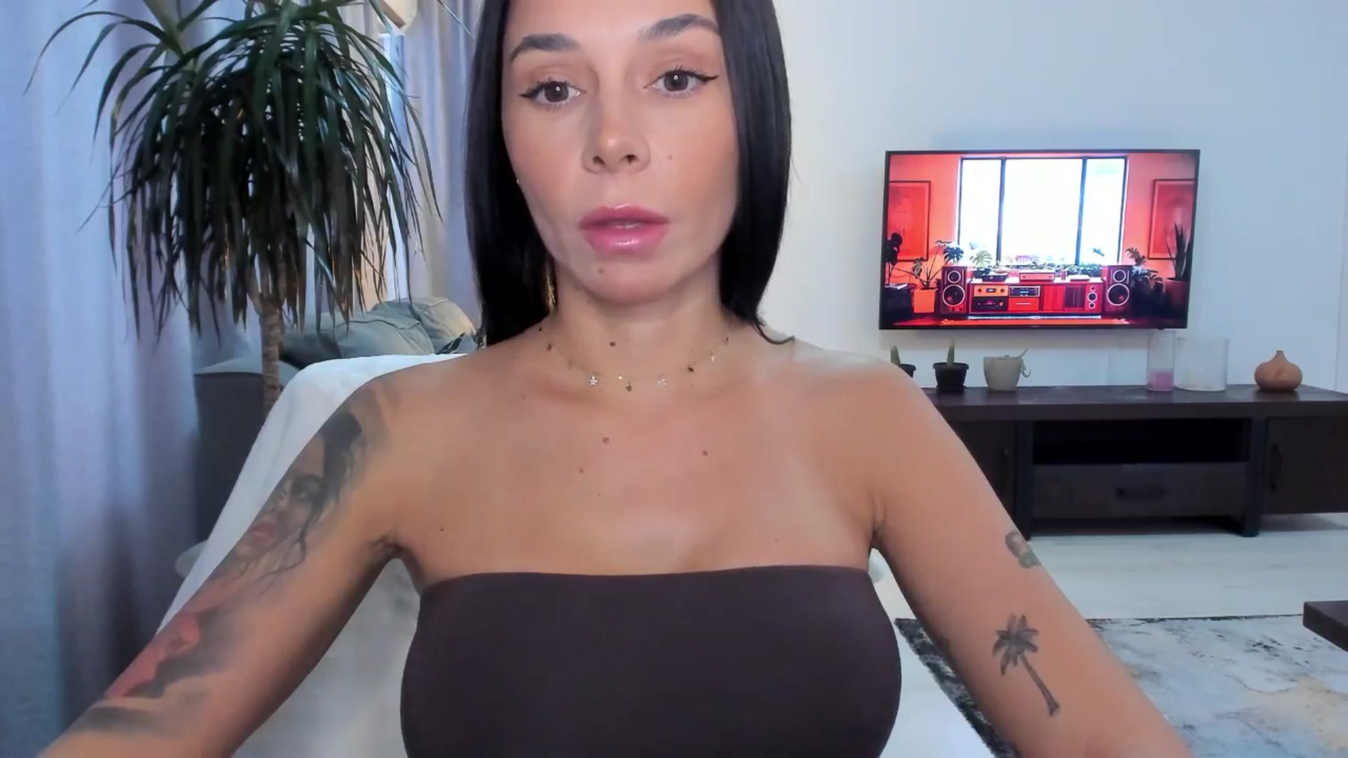 Gallery image thumbnail from beatricebae's myfreecams stream on, 08/13/2025, 14:46 image 7 of 20