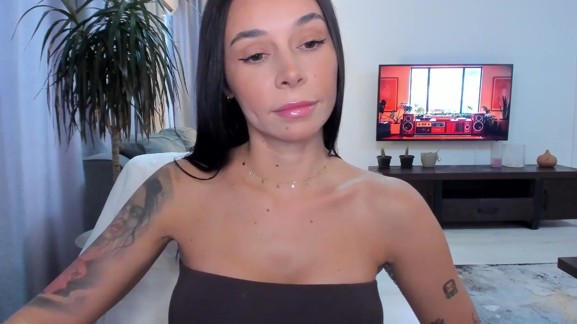 Gallery image thumbnail from beatricebae's myfreecams stream on, 08/13/2025, 14:46 image 3 of 20