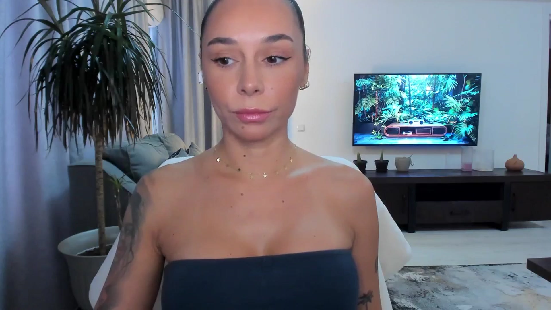 Gallery image thumbnail from beatricebae's myfreecams stream on, 08/14/2025, 14:27 image 14 of 20