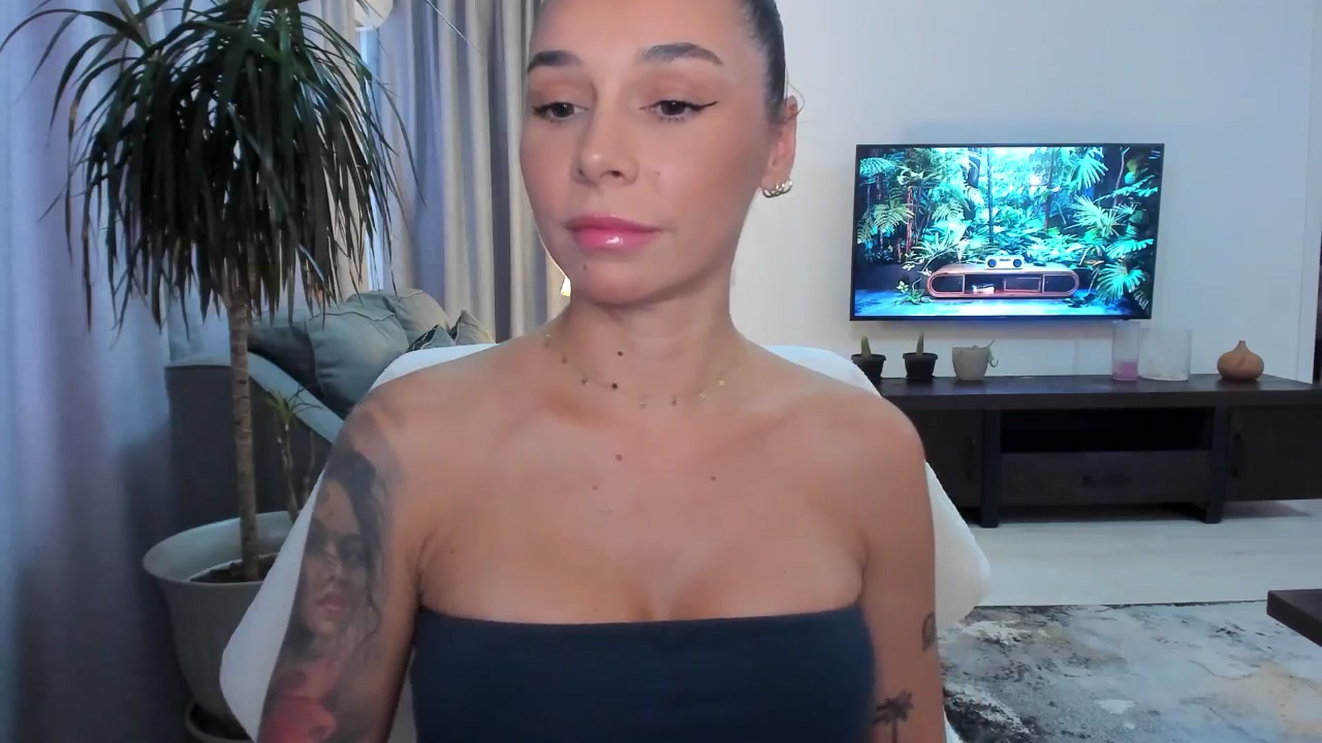 Gallery image thumbnail from beatricebae's myfreecams stream on, 08/14/2025, 14:27 image 15 of 20