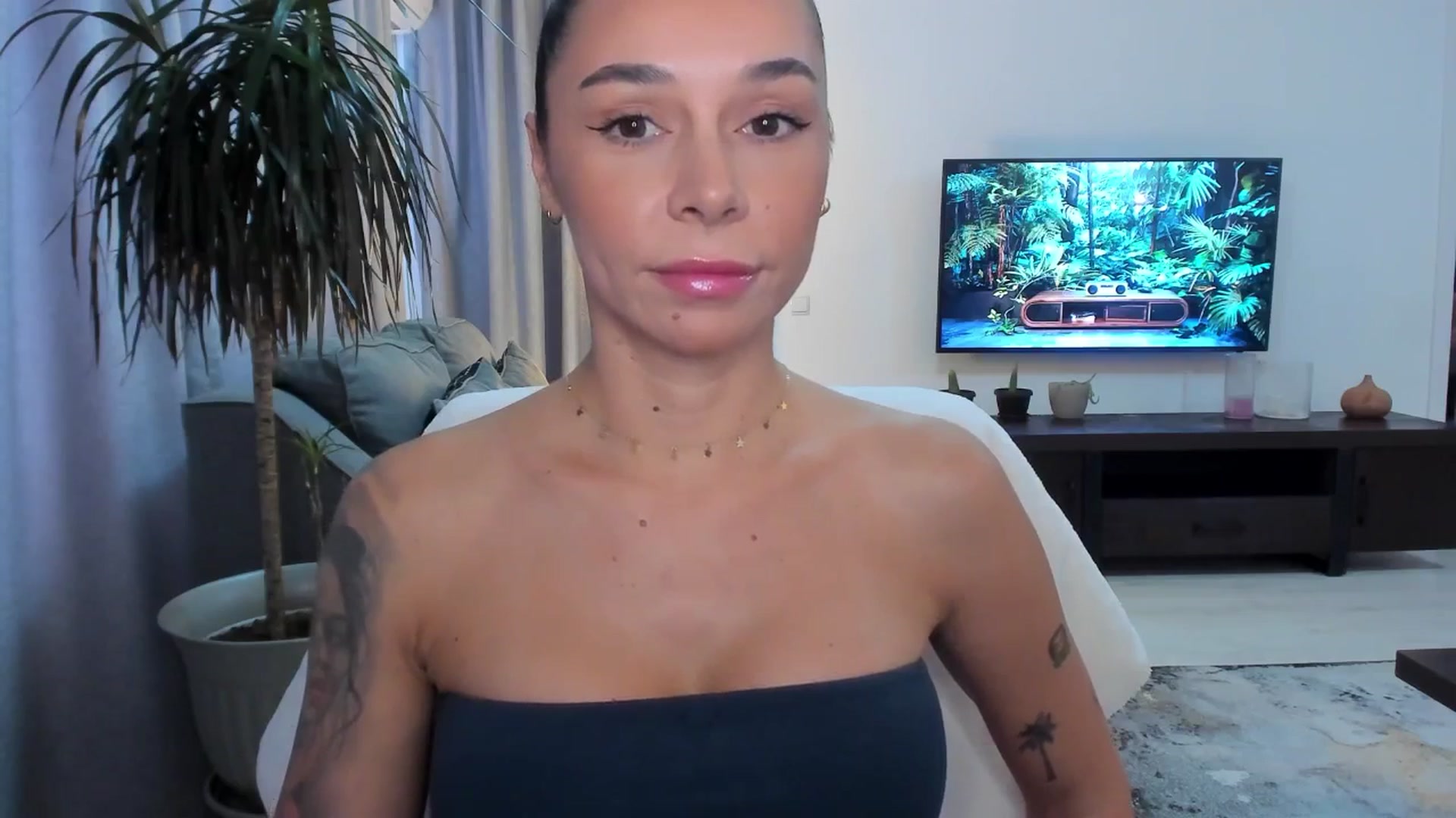 Gallery image thumbnail from beatricebae's myfreecams stream on, 08/14/2025, 14:27 image 17 of 20