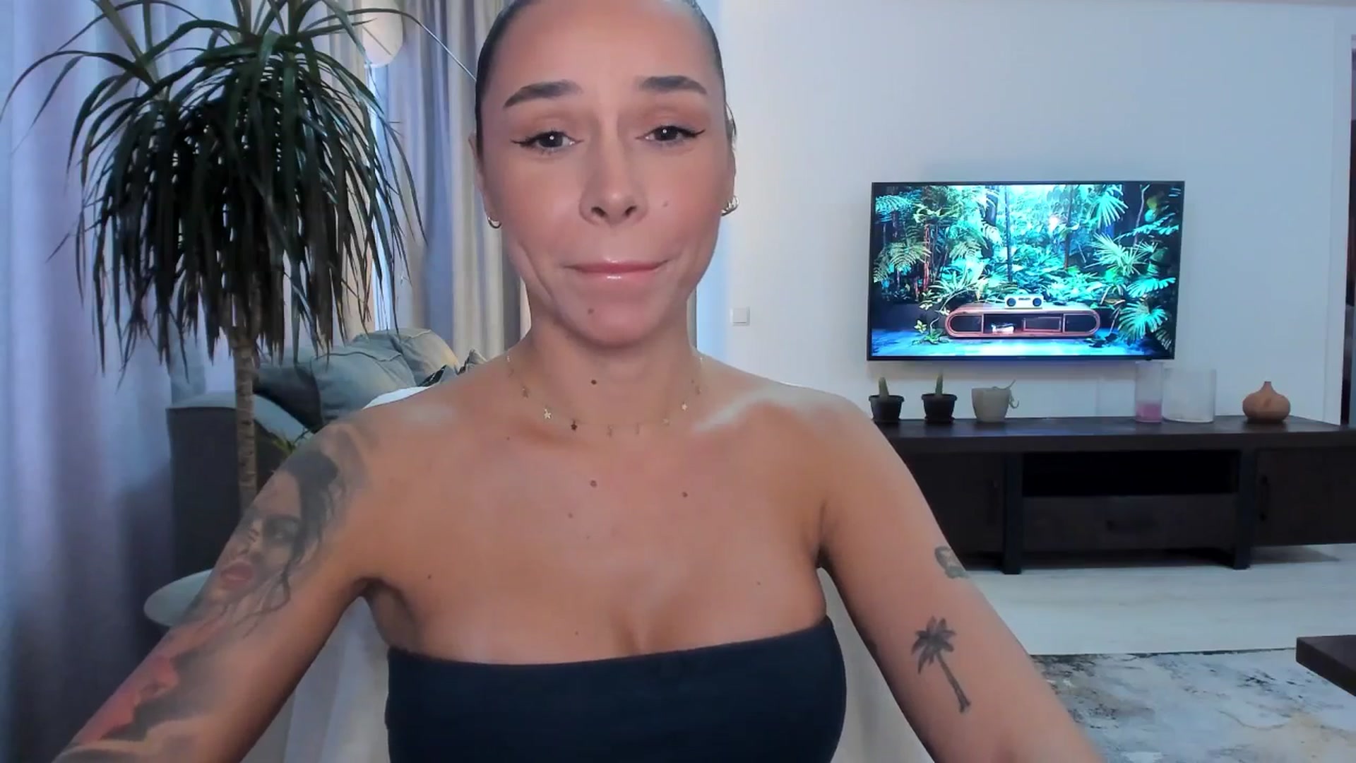 Gallery image thumbnail from beatricebae's myfreecams stream on, 08/14/2025, 14:27 image 2 of 20