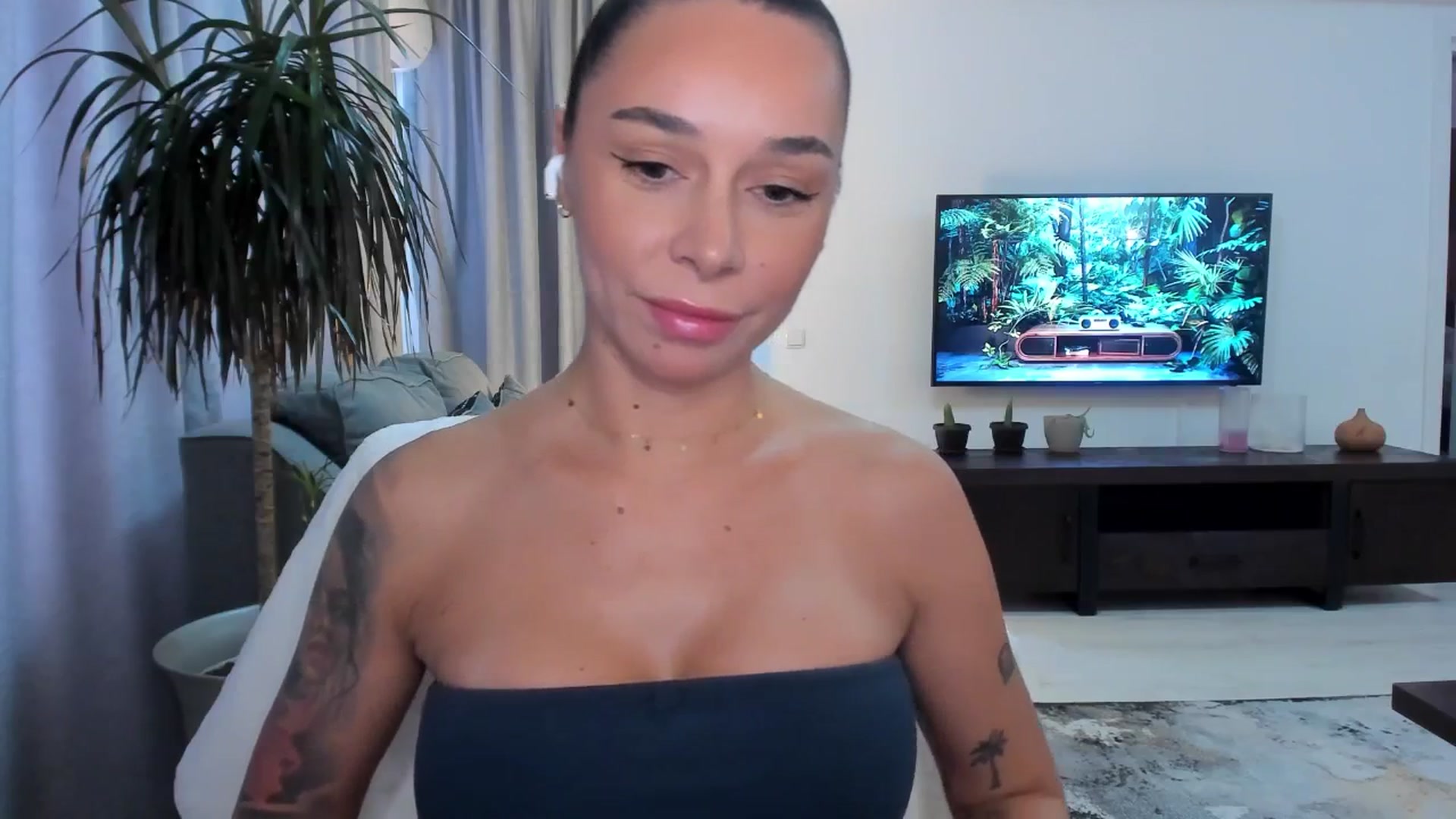 Gallery image thumbnail from beatricebae's myfreecams stream on, 08/14/2025, 14:27 image 9 of 20