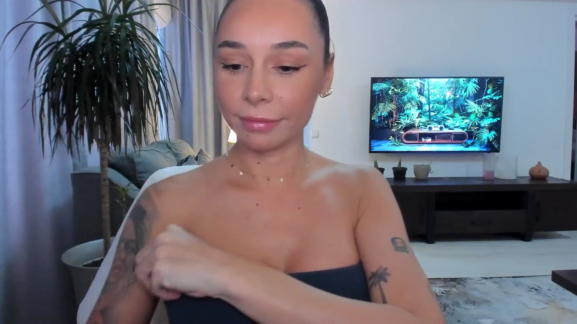 Gallery image thumbnail from beatricebae's myfreecams stream on, 08/14/2025, 14:27 image 4 of 20