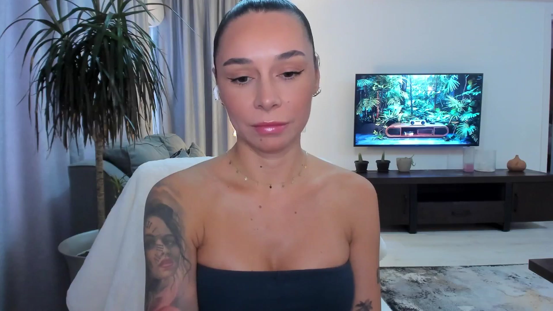 Gallery image thumbnail from beatricebae's myfreecams stream on, 08/14/2025, 14:27 image 11 of 20