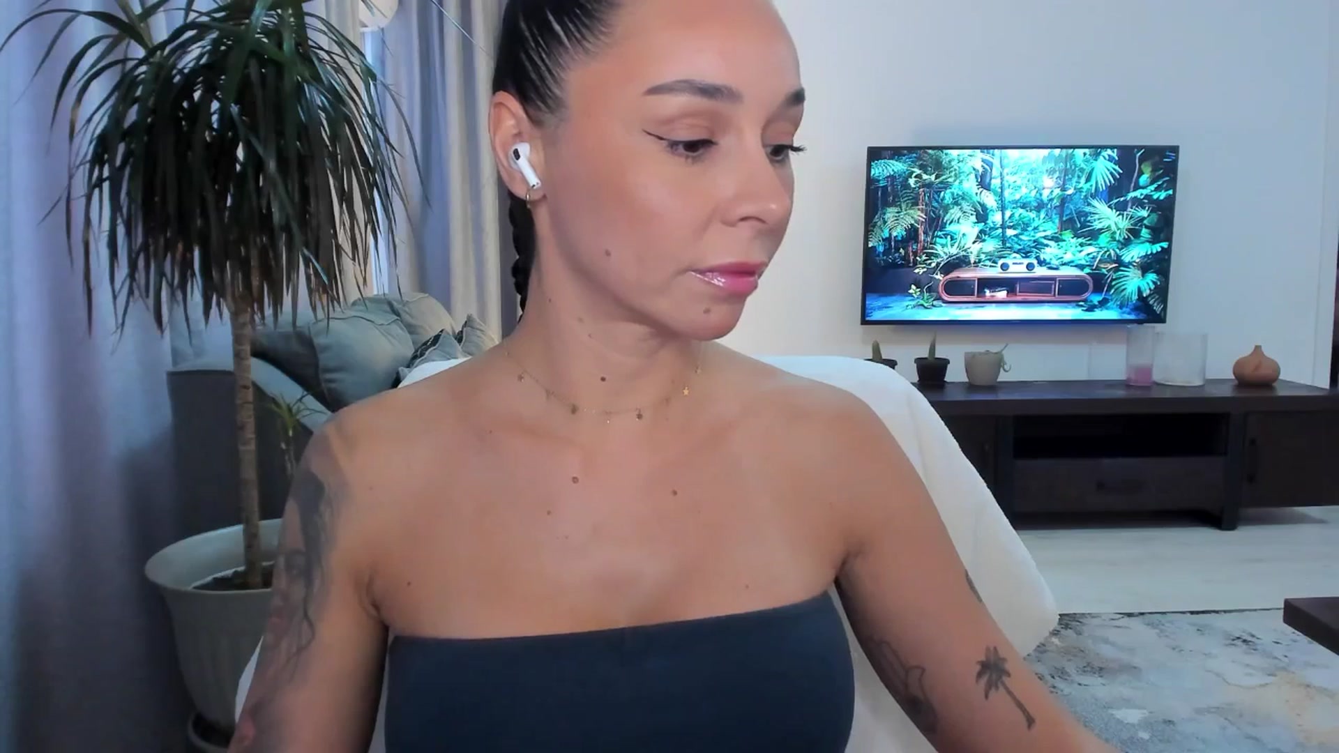 Gallery image thumbnail from beatricebae's myfreecams stream on, 08/14/2025, 14:27 image 16 of 20