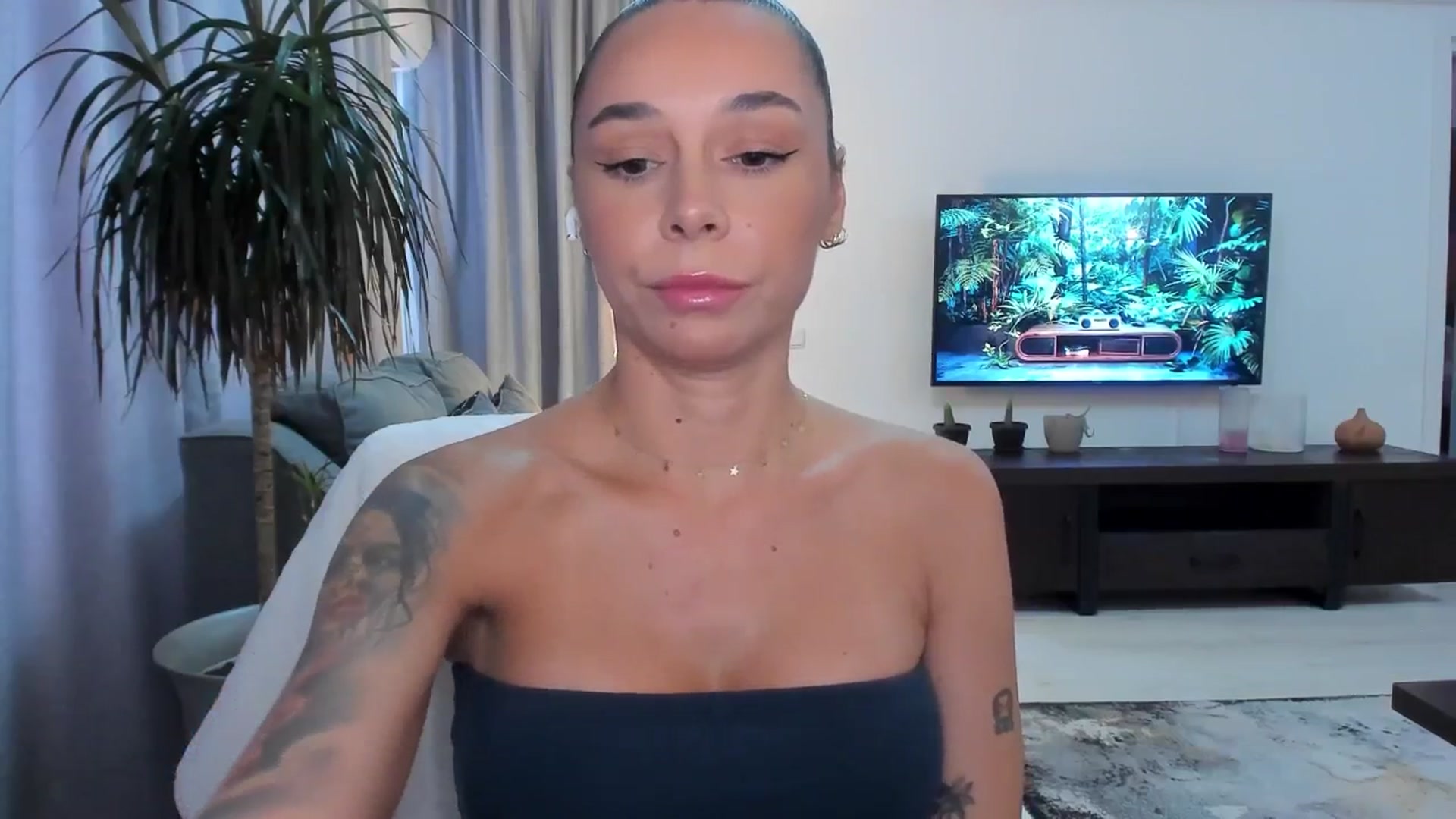 Gallery image thumbnail from beatricebae's myfreecams stream on, 08/14/2025, 14:27 image 10 of 20