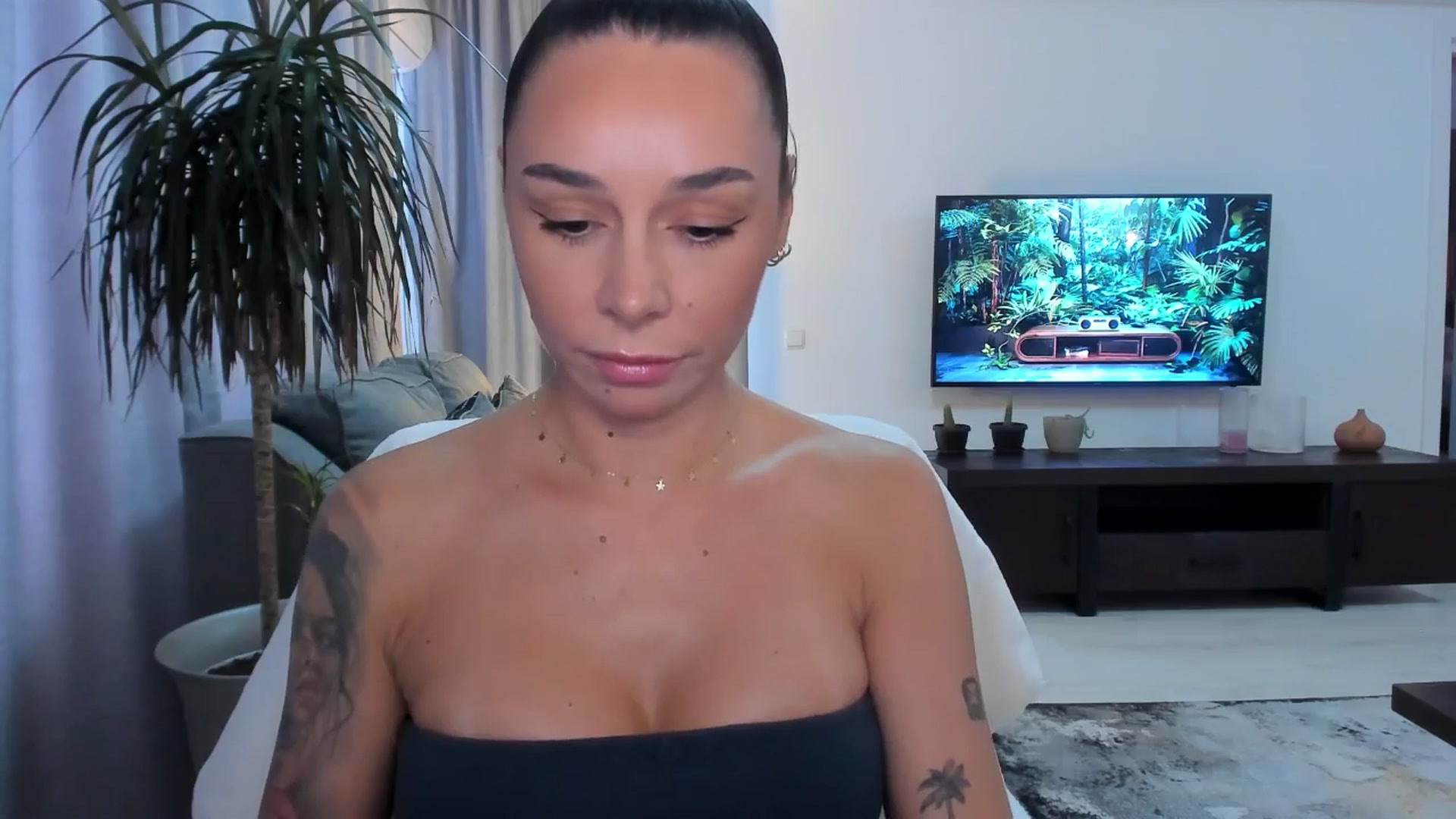 Gallery image thumbnail from beatricebae's myfreecams stream on, 08/14/2025, 14:27 image 3 of 20