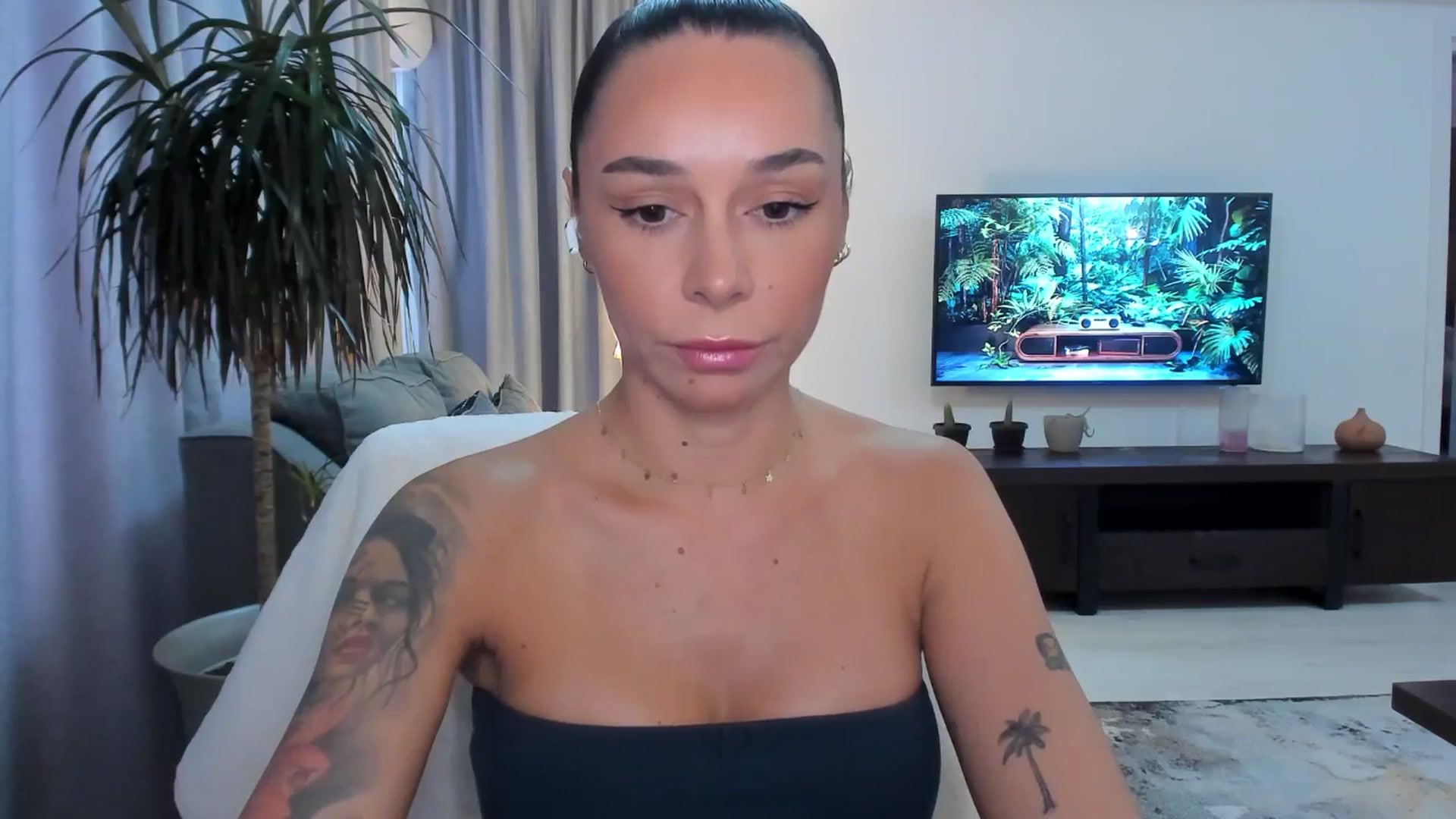 Gallery image thumbnail from beatricebae's myfreecams stream on, 08/14/2025, 14:27 image 12 of 20