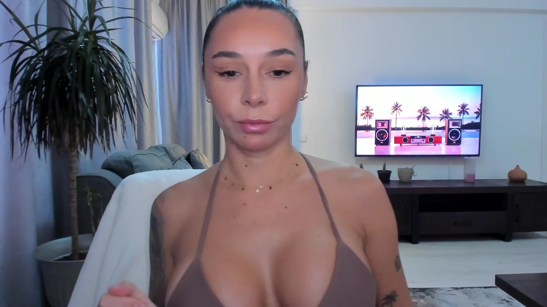 Gallery image thumbnail from beatricebae's myfreecams stream on, 08/17/2025, 14:18 image 15 of 20