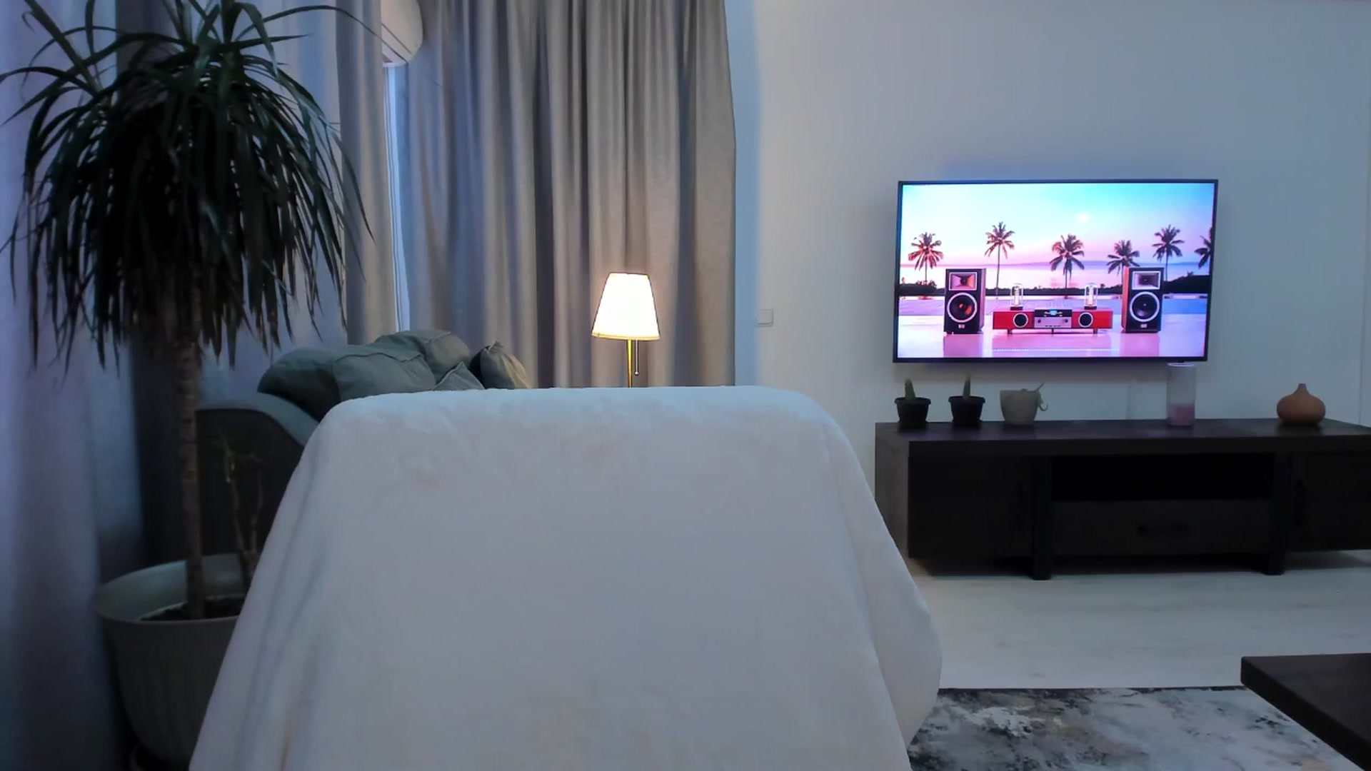 Gallery image thumbnail from beatricebae's myfreecams stream on, 08/17/2025, 14:18 image 13 of 20