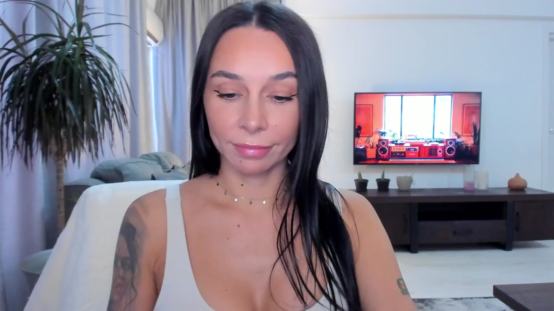 Gallery image thumbnail from beatricebae's myfreecams stream on, 08/18/2025, 13:24 image 4 of 20