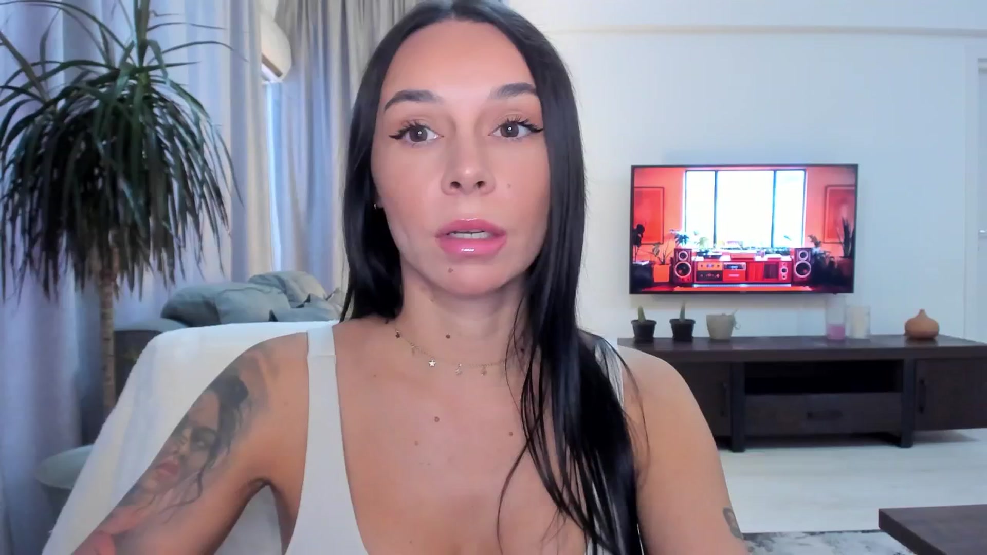 Gallery image thumbnail from beatricebae's myfreecams stream on, 08/18/2025, 13:24 image 5 of 20