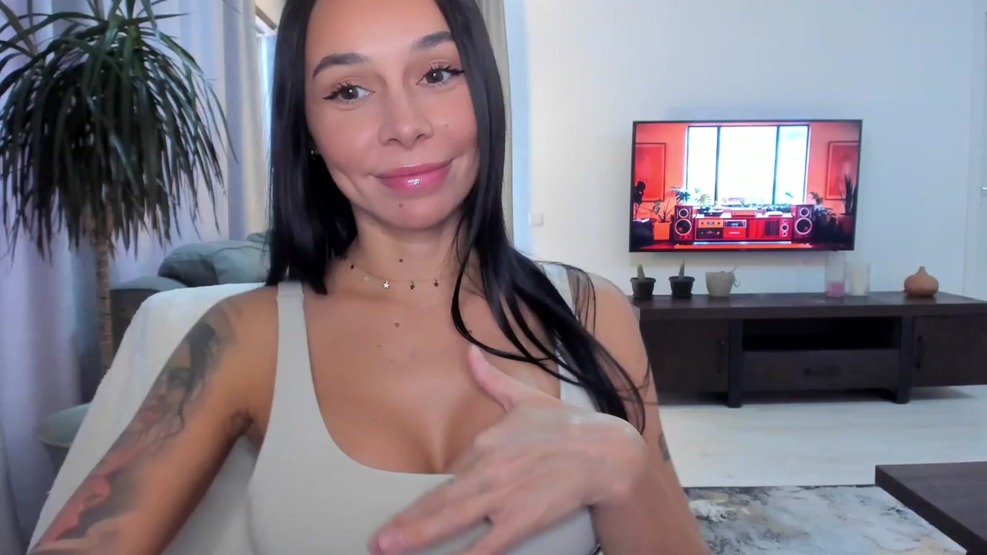 Gallery image thumbnail from beatricebae's myfreecams stream on, 08/18/2025, 13:24 image 15 of 20