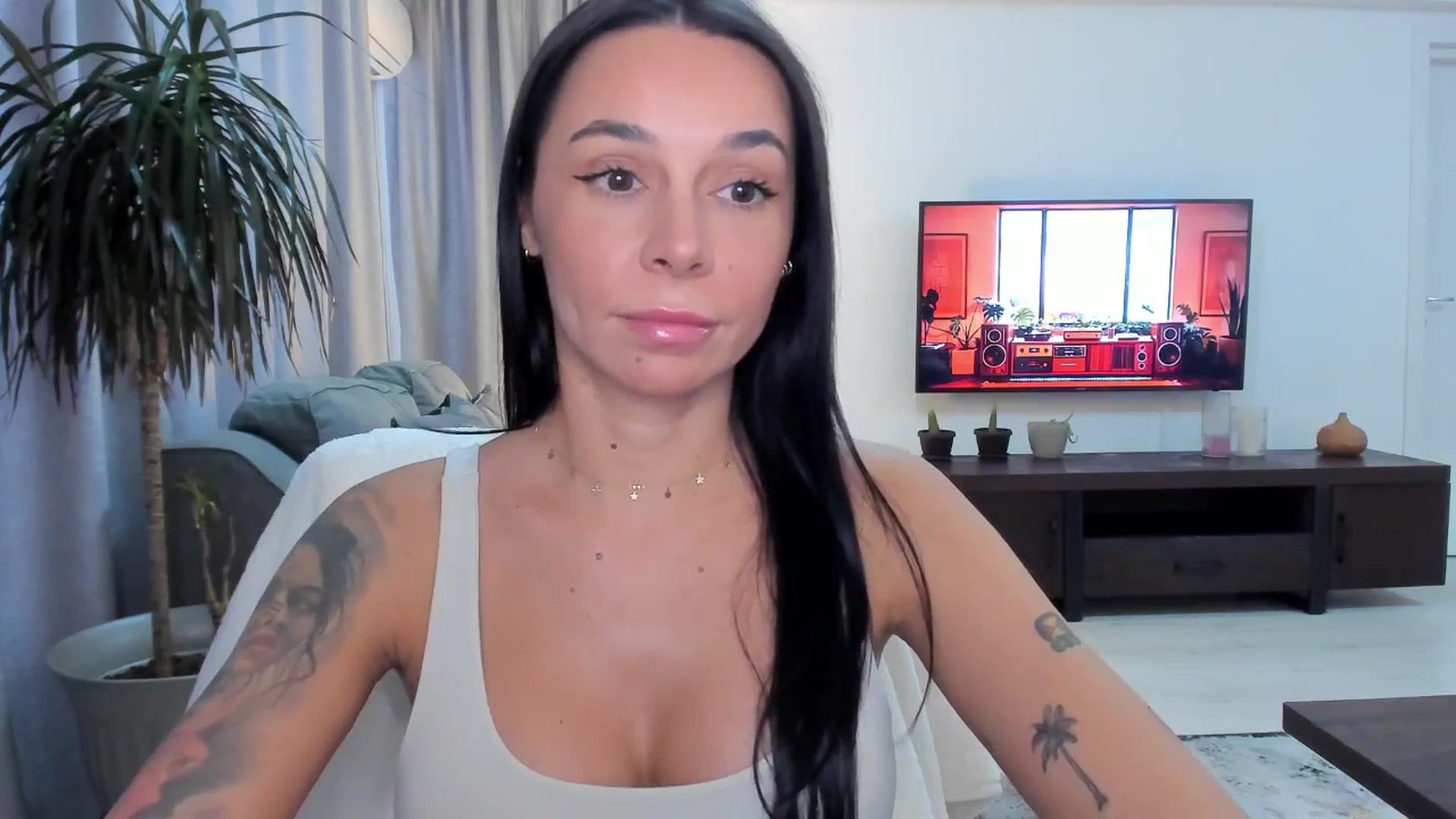 Gallery image thumbnail from beatricebae's myfreecams stream on, 08/18/2025, 16:24 image 11 of 20