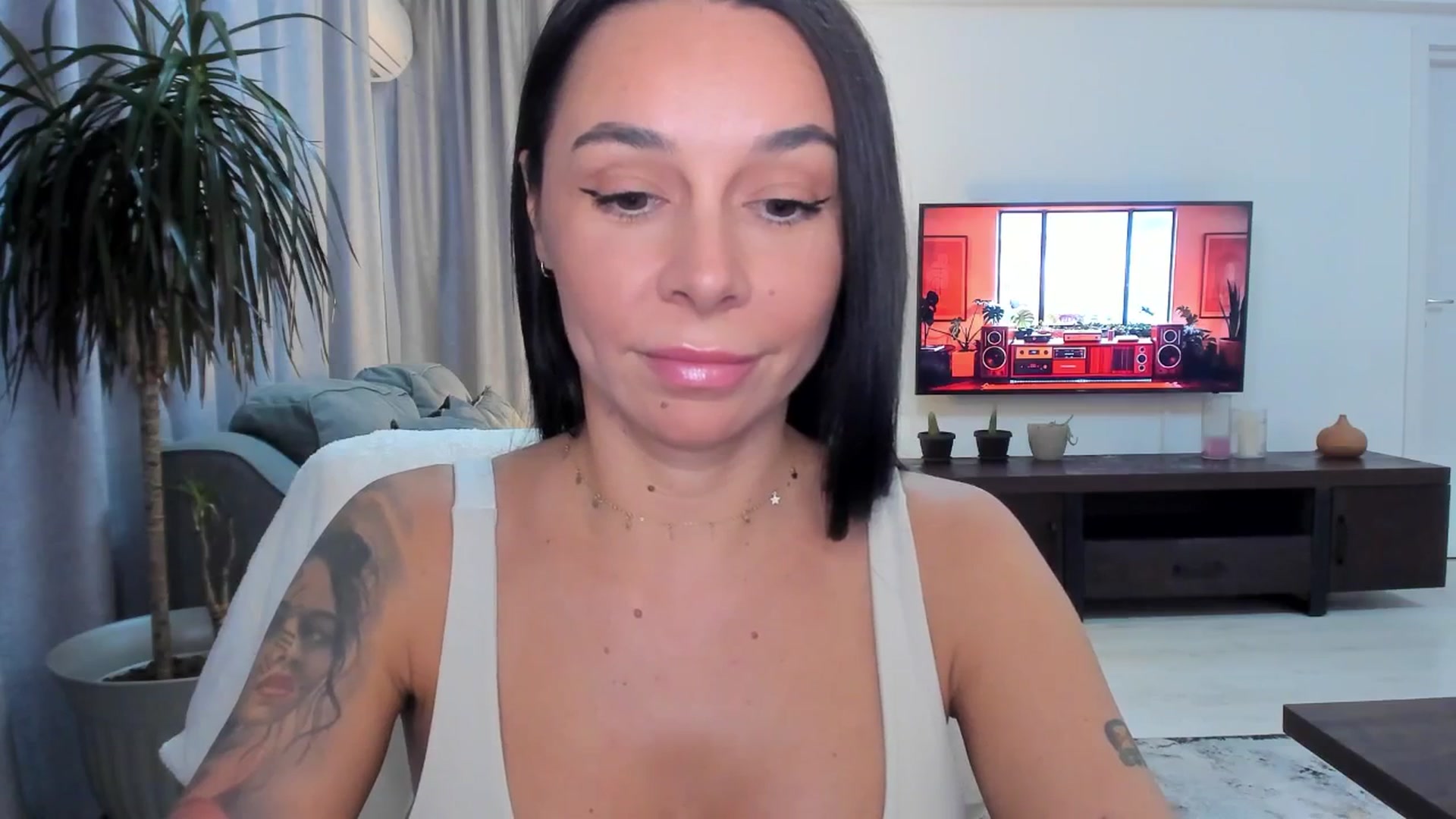 Gallery image thumbnail from beatricebae's myfreecams stream on, 08/18/2025, 16:24 image 18 of 20