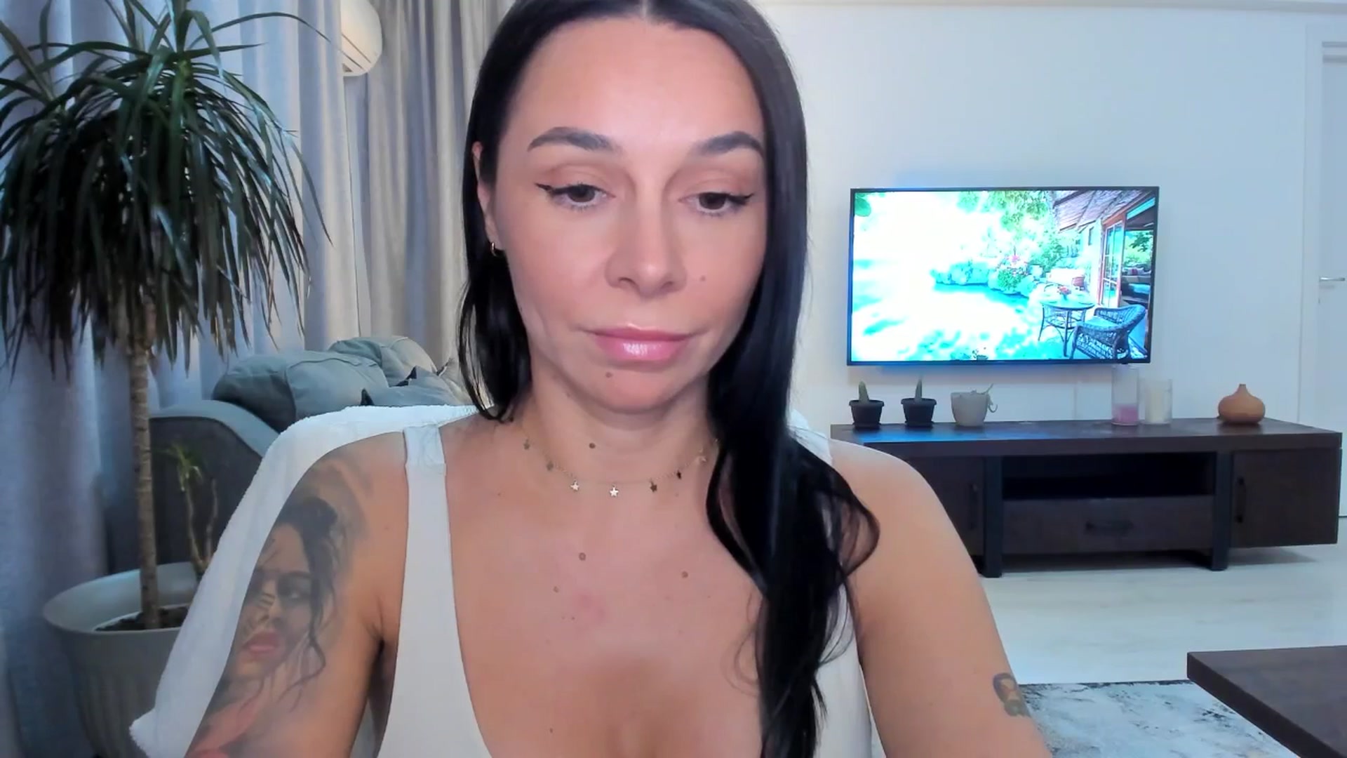 Gallery image thumbnail from beatricebae's myfreecams stream on, 08/18/2025, 16:24 image 20 of 20