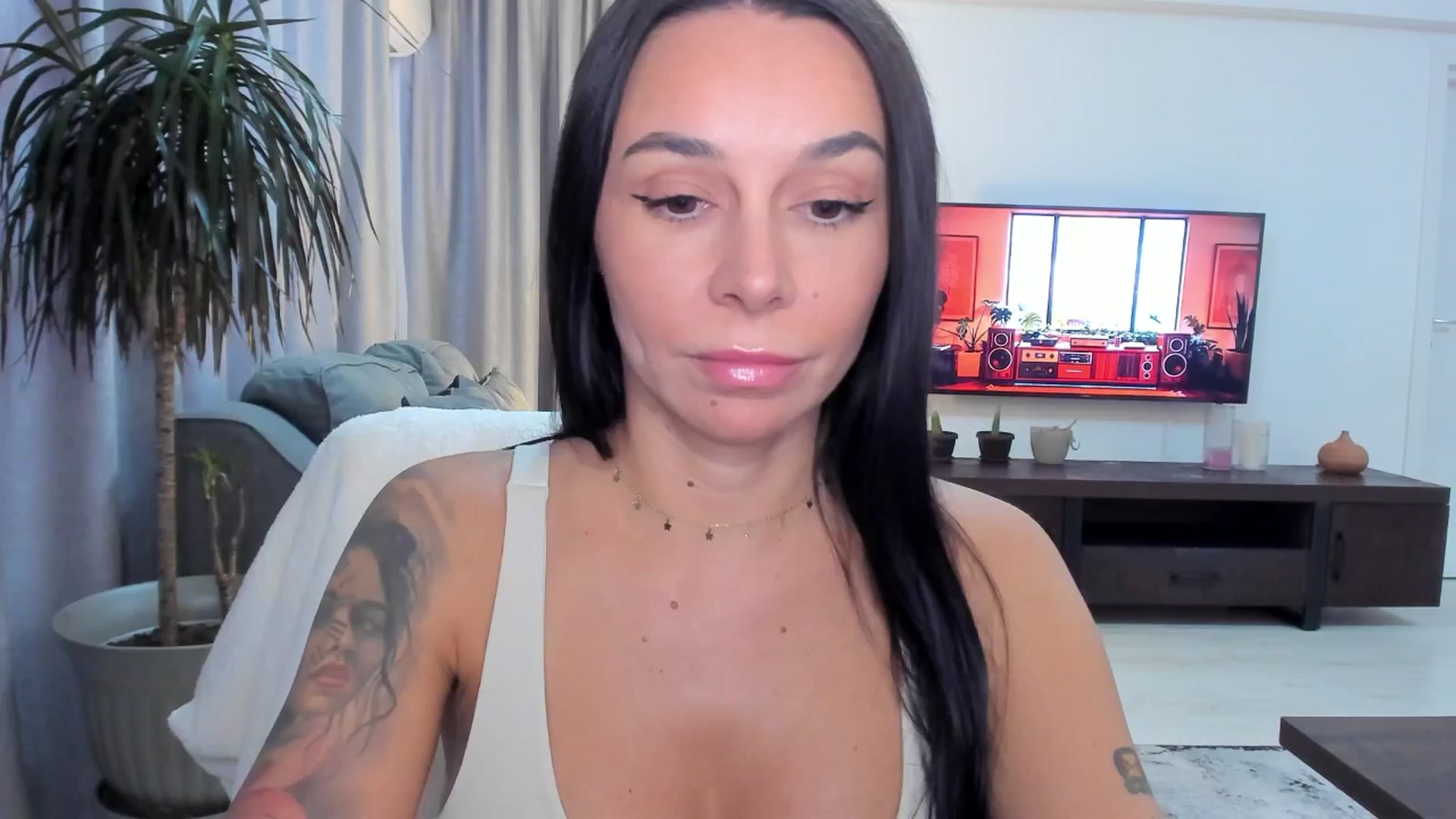 Gallery image thumbnail from beatricebae's myfreecams stream on, 08/18/2025, 16:24 image 8 of 20